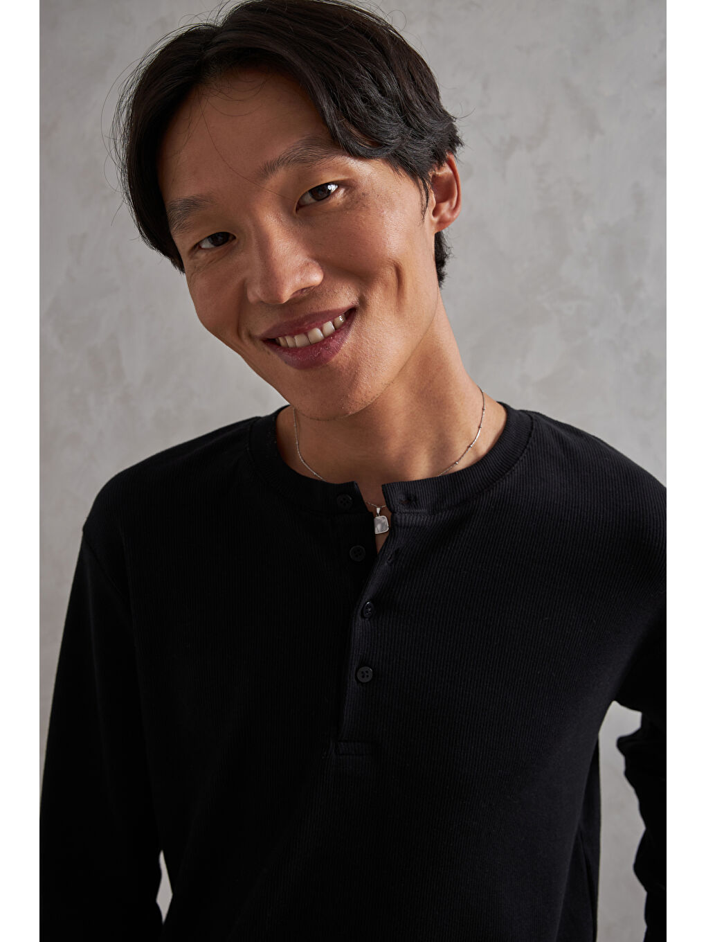 Siyah Erkek Henley Yaka Düğmeli Penye Bluz-3