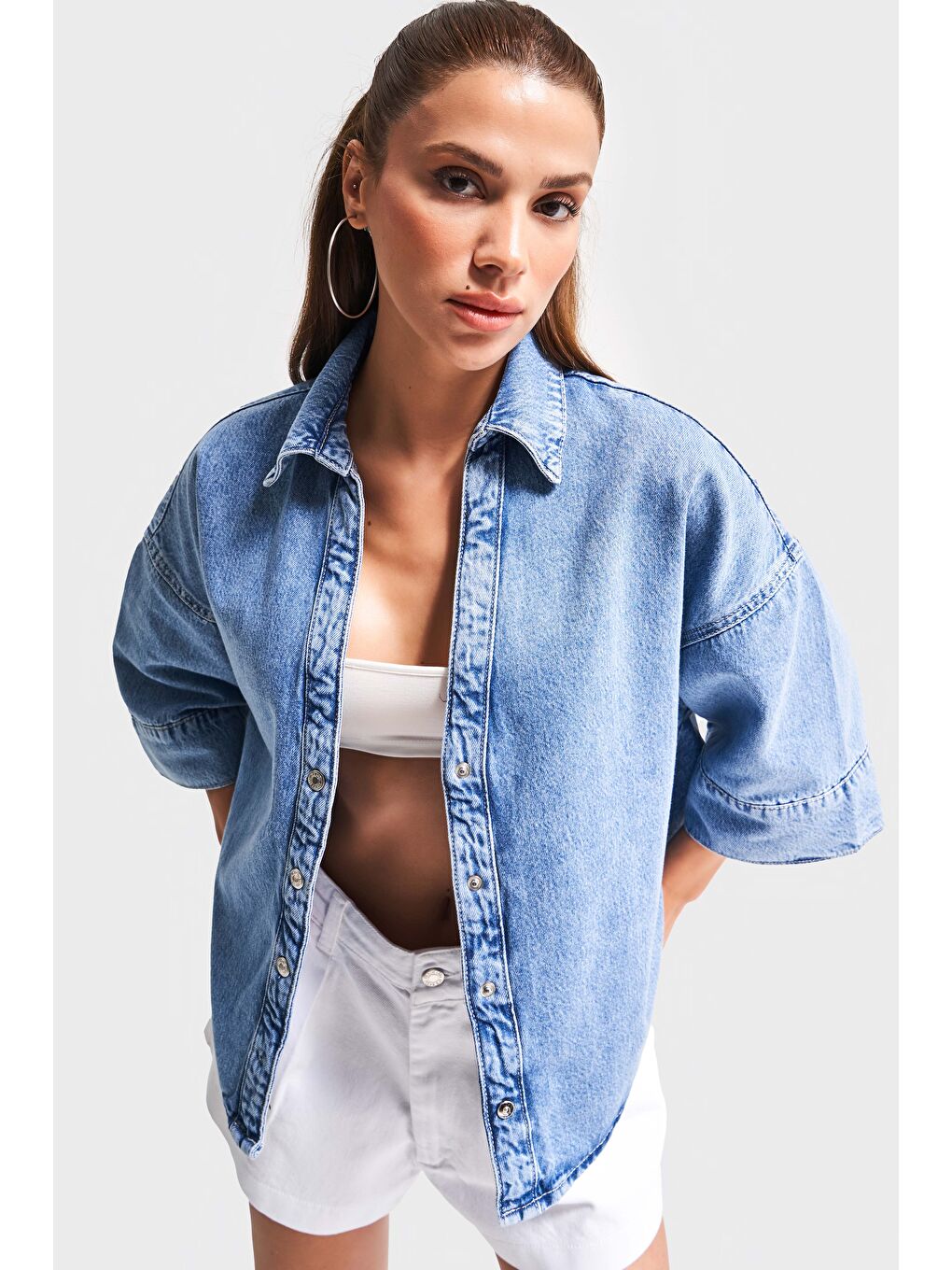 Kadın Mavi Renk 1s5-4 Önü Düğmeli Bol Kesim Denim Ceket Gömlek