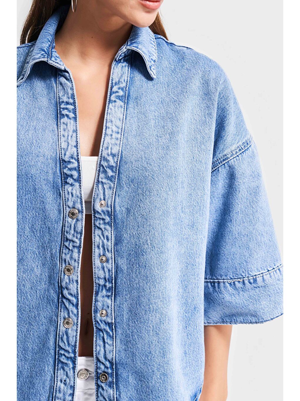 Kadın Mavi Renk 1s5-4 Önü Düğmeli Bol Kesim Denim Ceket Gömlek-2