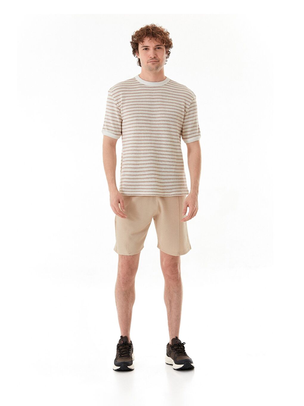 Bej Çizgili Bisiklet Yaka Triko Örme Tişört-1