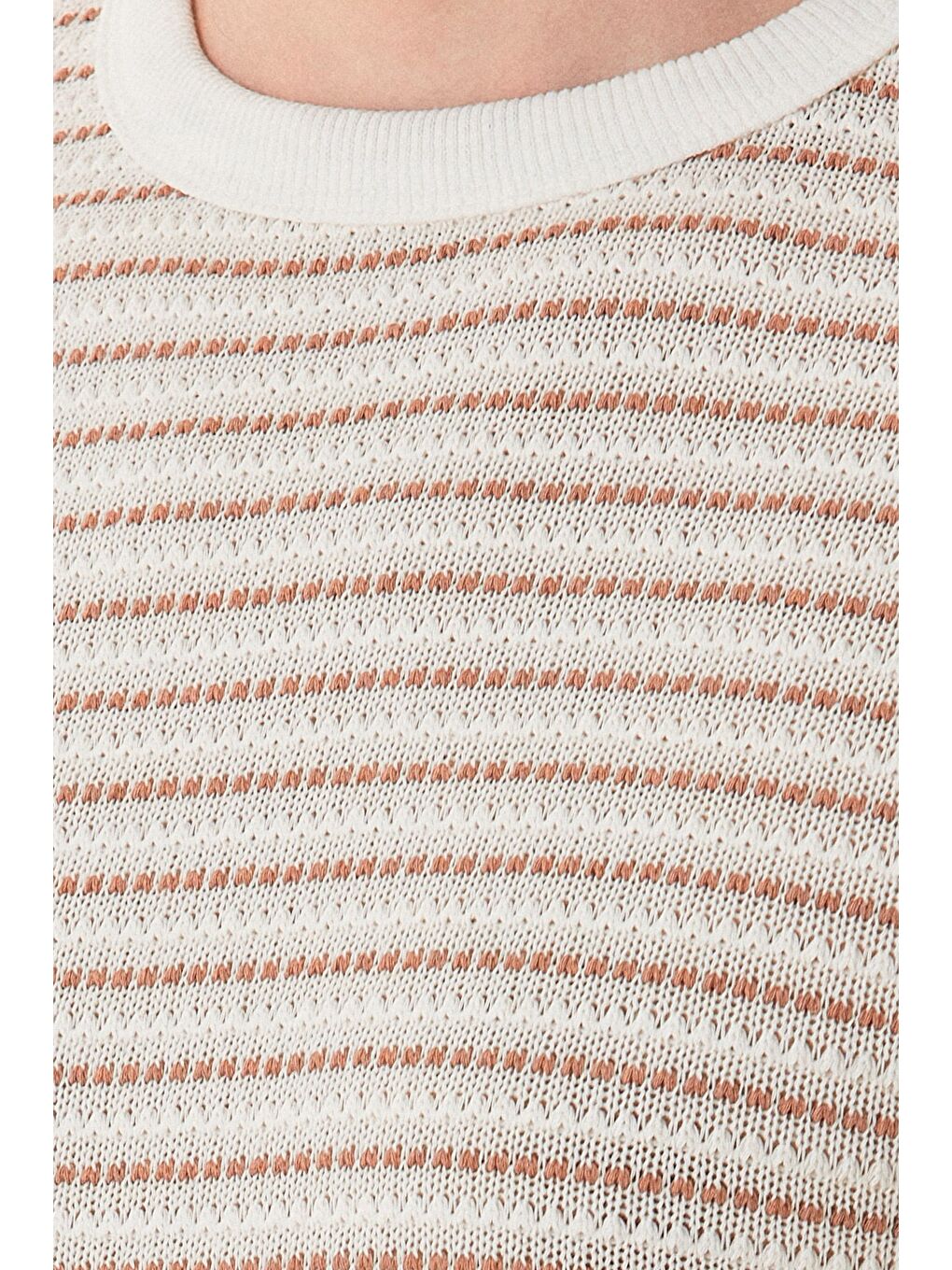 Bej Çizgili Bisiklet Yaka Triko Örme Tişört-4