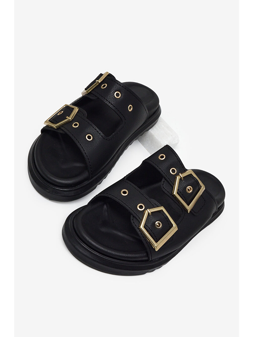 Kadın Siyah Rahat Kalıp Çift Bantlı Toka Detaylı Terlik-1