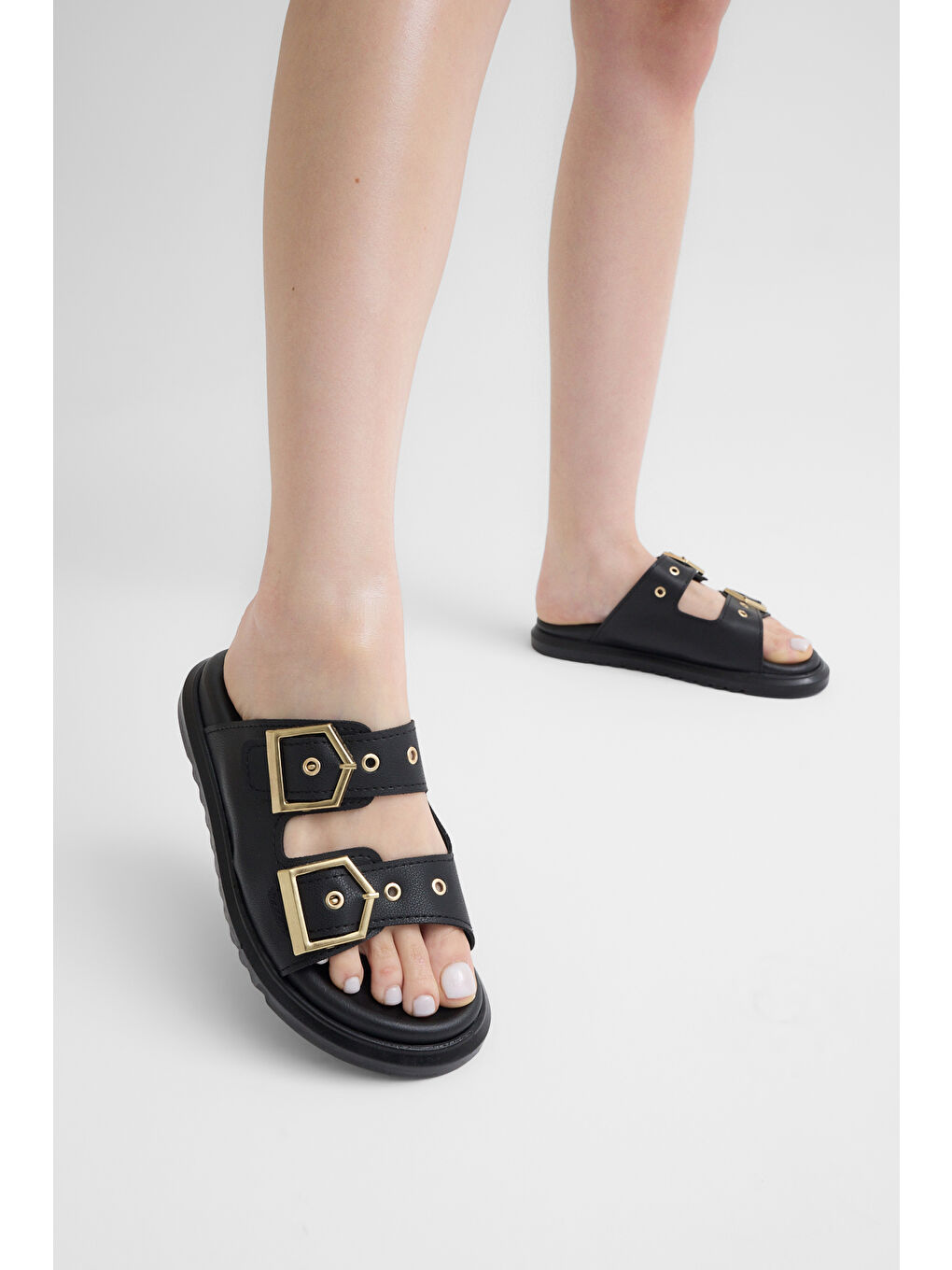 Kadın Siyah Rahat Kalıp Çift Bantlı Toka Detaylı Terlik-2