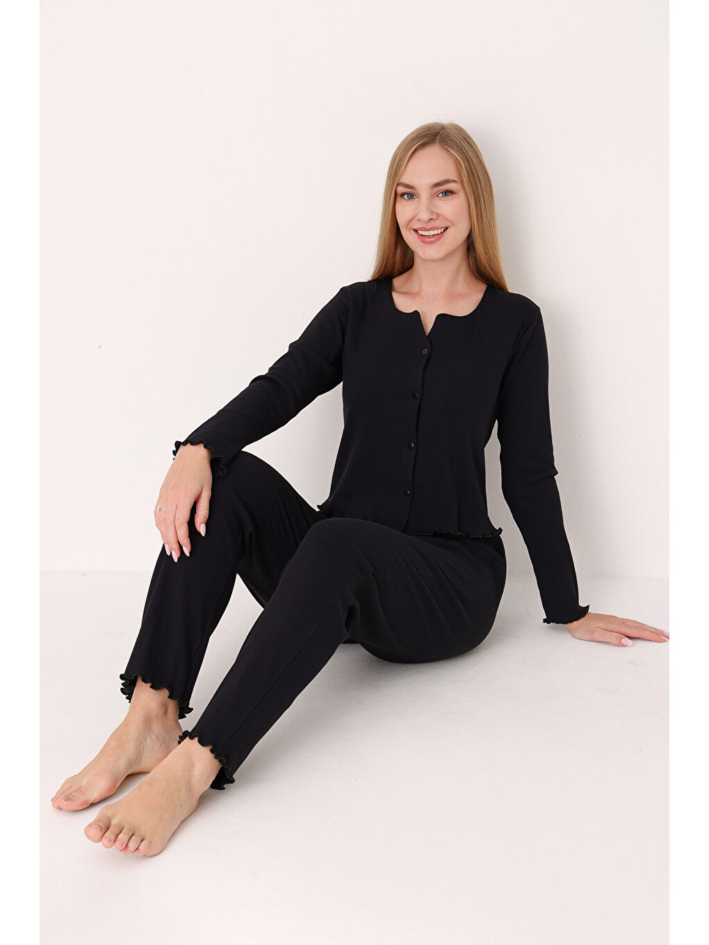 Siyah Önden Düğmeli Pijama Takımı