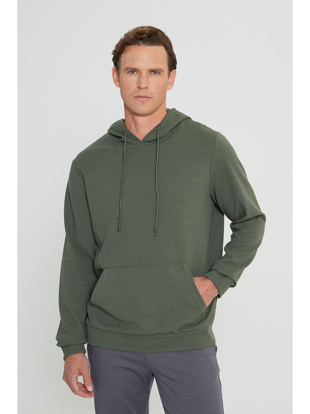 Erkek Haki 2 İplik Sıcak Tutan Standart Fit Normal Kesim Kapüşonlu Dokulu Cepli Sweatshirt