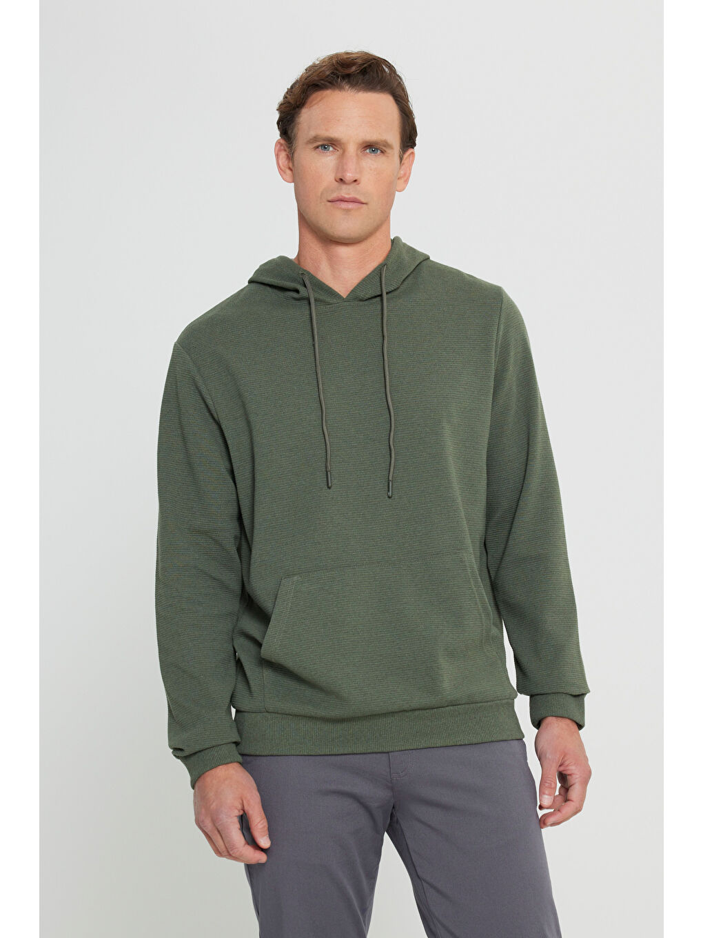 Erkek Haki 2 İplik Sıcak Tutan Standart Fit Normal Kesim Kapüşonlu Dokulu Cepli Sweatshirt-2