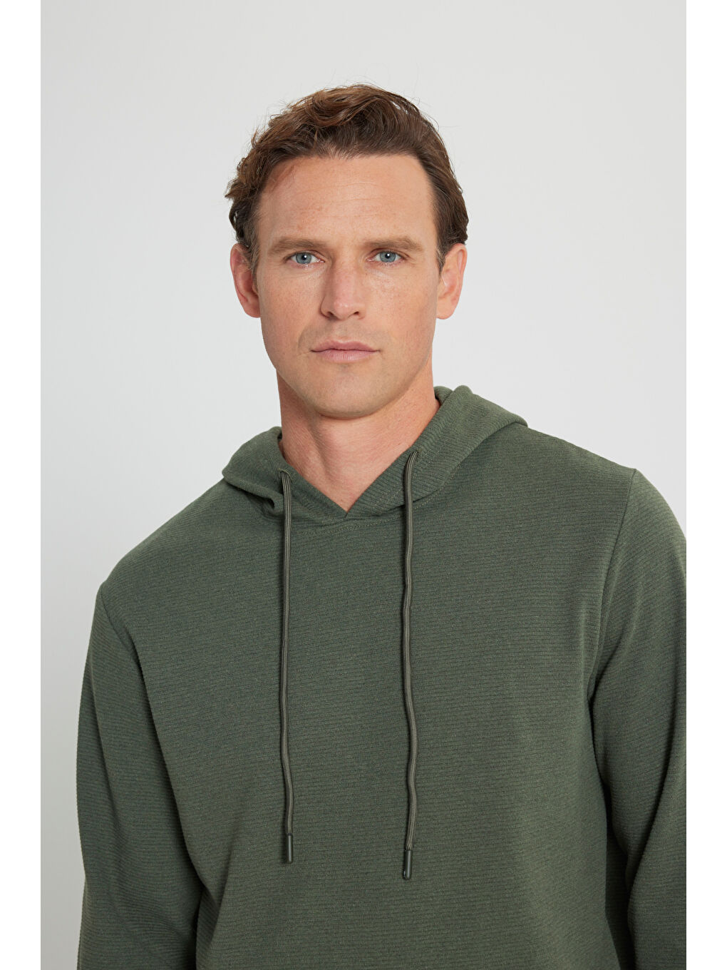 Erkek Haki 2 İplik Sıcak Tutan Standart Fit Normal Kesim Kapüşonlu Dokulu Cepli Sweatshirt-3