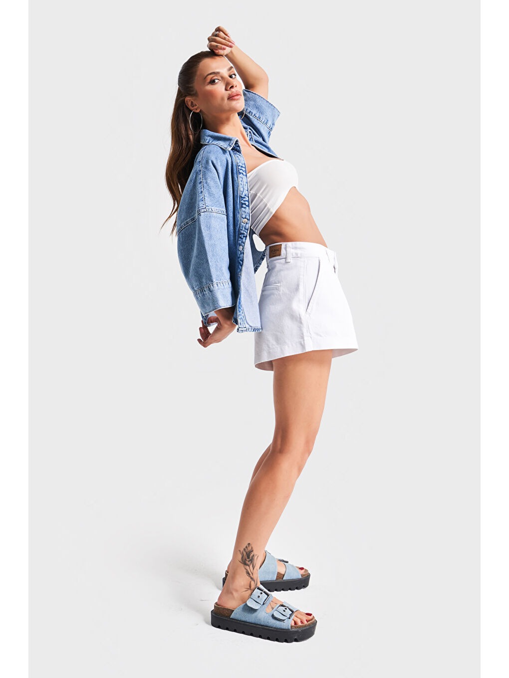 Kadın Beyaz Renk 5s5-2 Mini Boy Pileli %100 Pamuk Denim Şort-1