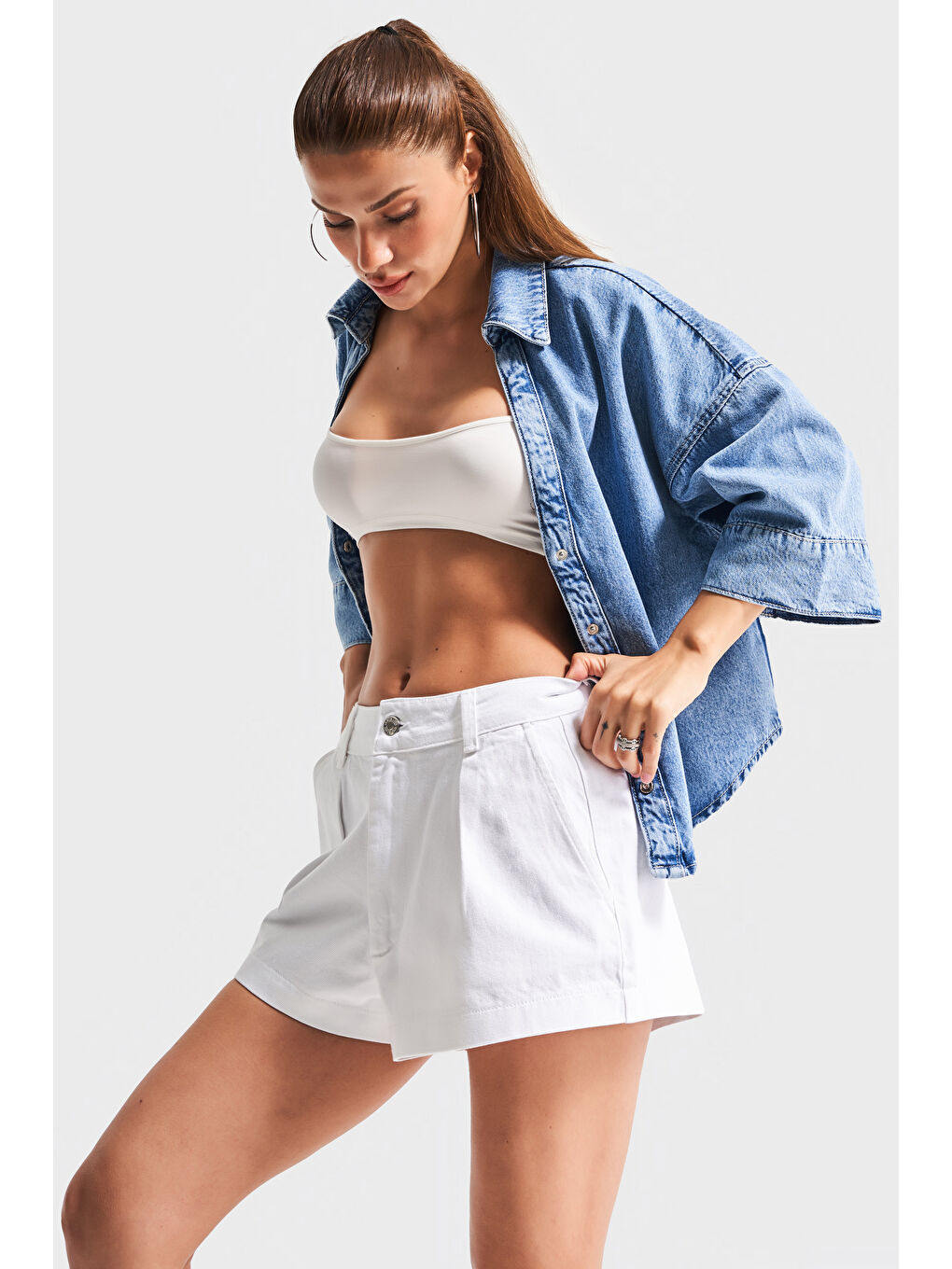 Kadın Beyaz Renk 5s5-2 Mini Boy Pileli %100 Pamuk Denim Şort-4