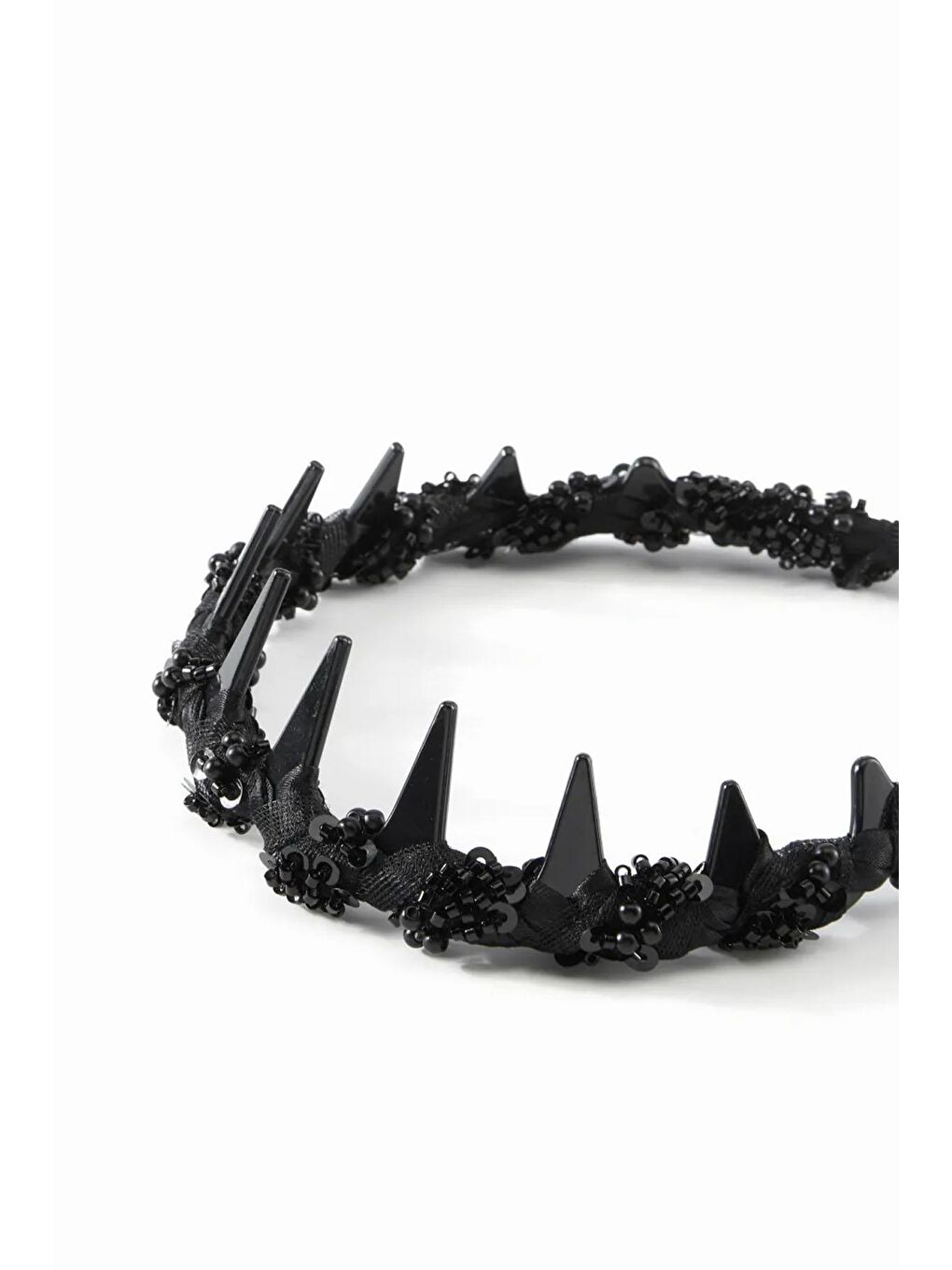 Siyah Tül Kumaş ve Boncuk İşlemeli Köpekbalığı Dişli Kemik Taç-1