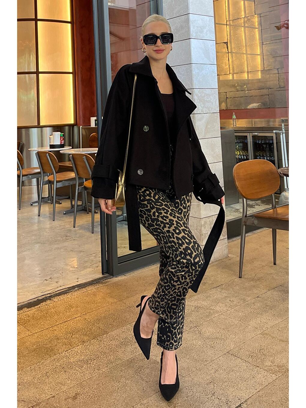 Siyah Düğmeli Kruvaze Yaka Kısa Kemerli Ceket Mg2174-4