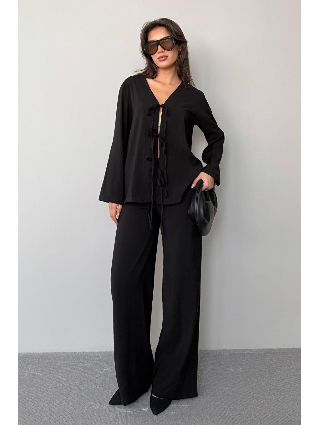 Siyah Önü Bağlamalı Alt Üst Takım Mg2473