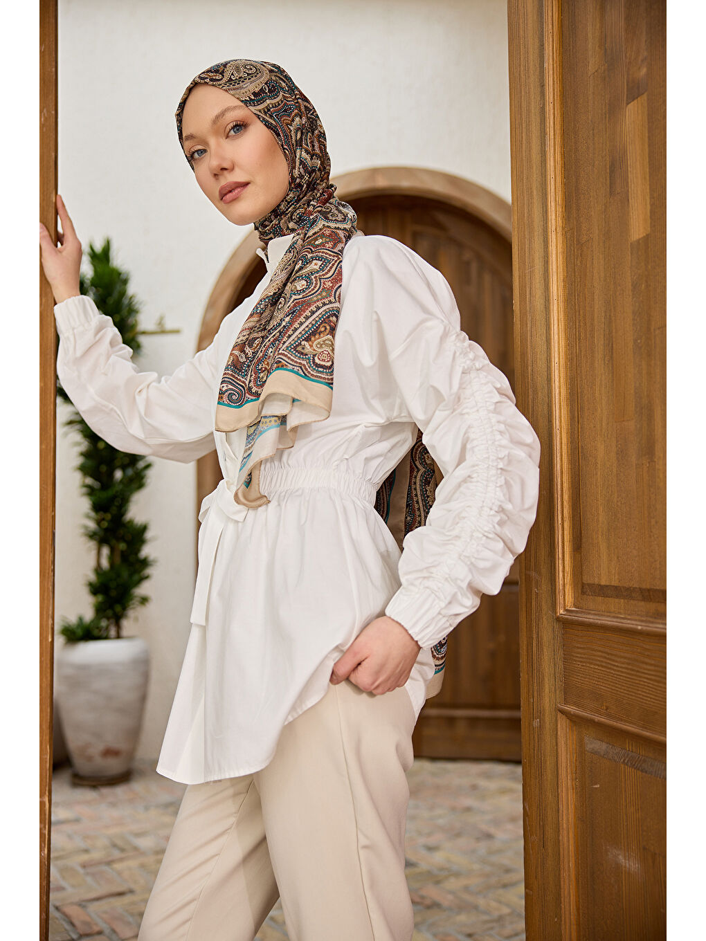 Locco Moda Kadın Kol Ve Bel Büzgülü Çıt Çıt Detaylı Gömlek Beyaz