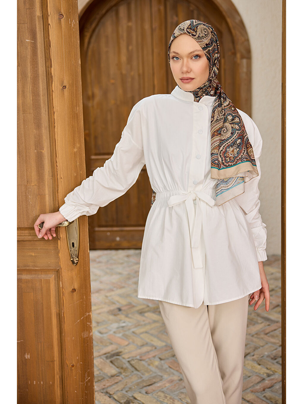 Locco Moda Kadın Kol Ve Bel Büzgülü Çıt Çıt Detaylı Gömlek Beyaz - 1