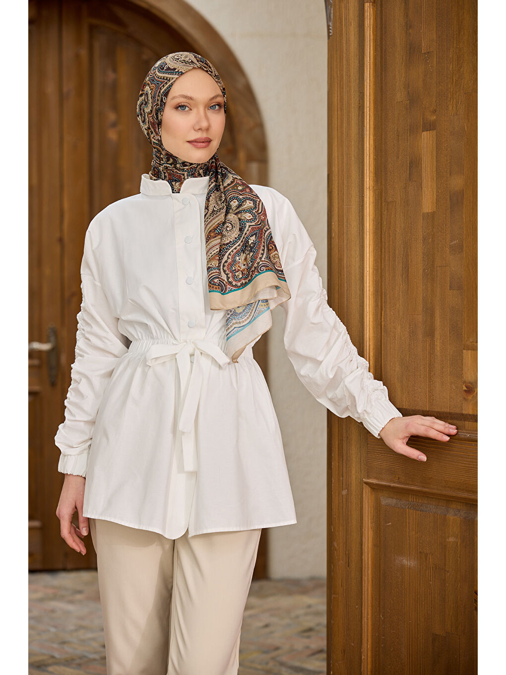 Locco Moda Kadın Kol Ve Bel Büzgülü Çıt Çıt Detaylı Gömlek Beyaz - 2