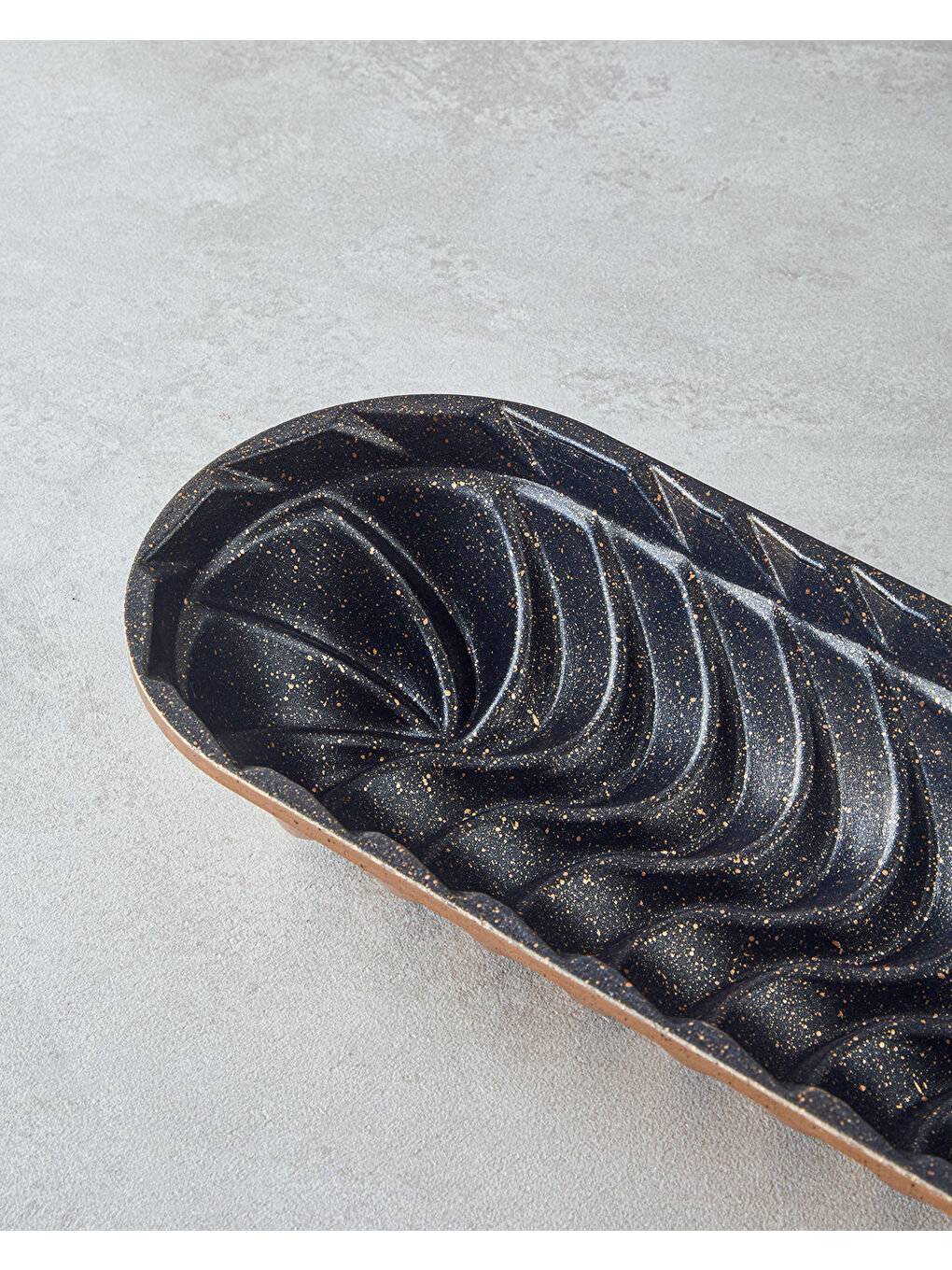 Sarı Patisserie Bella Döküm Kek Kalıbı 35 cm Gold-2