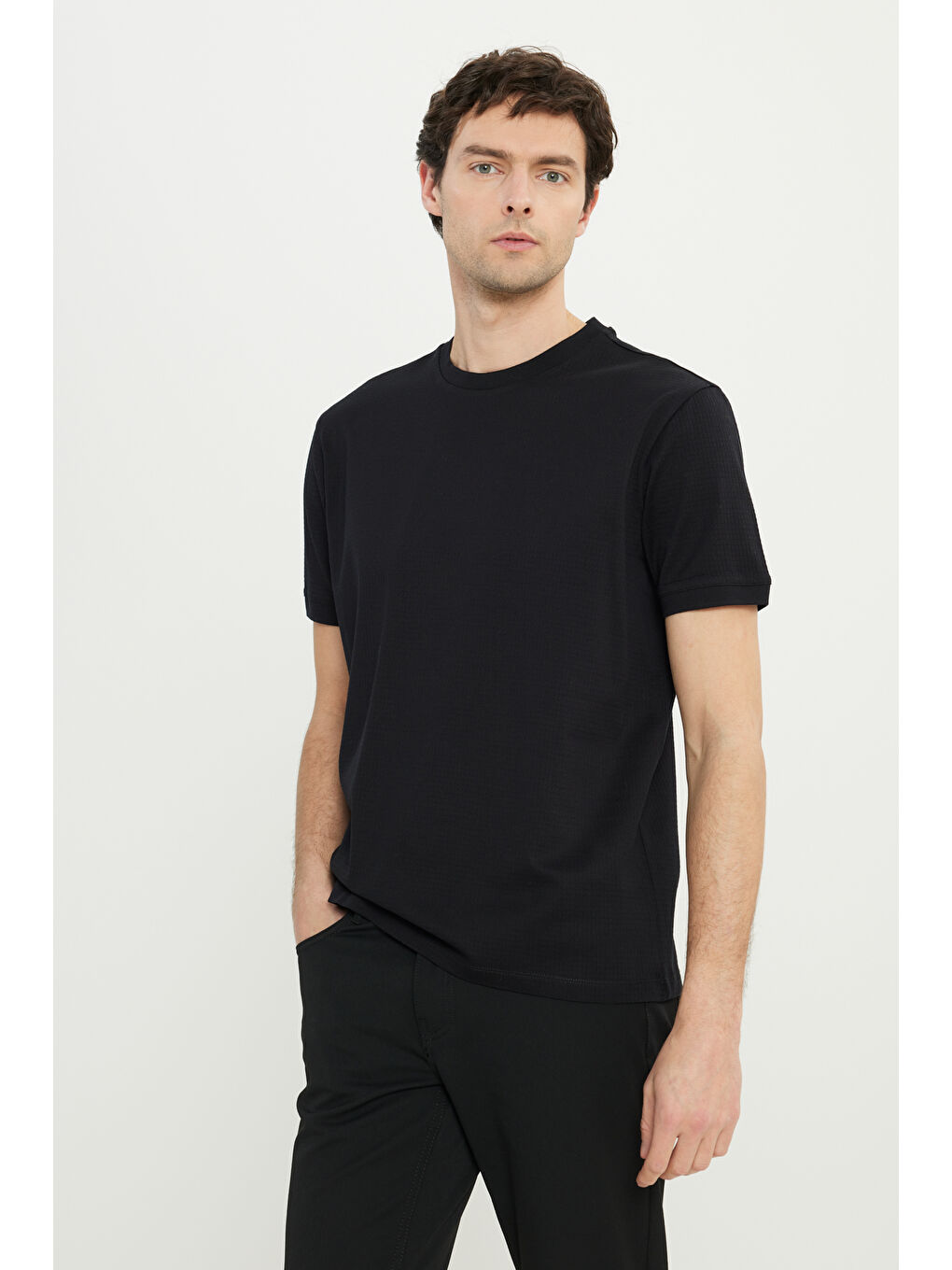 Erkek Siyah %100 Pamuk Slim Fit Dar Kesim Bisiklet Yaka Jakarlı Tişört-2