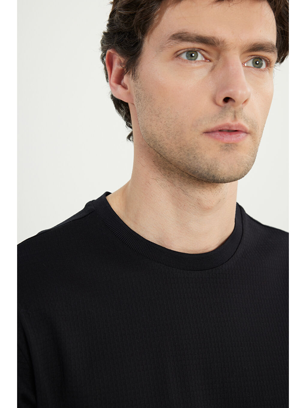 Erkek Siyah %100 Pamuk Slim Fit Dar Kesim Bisiklet Yaka Jakarlı Tişört-3