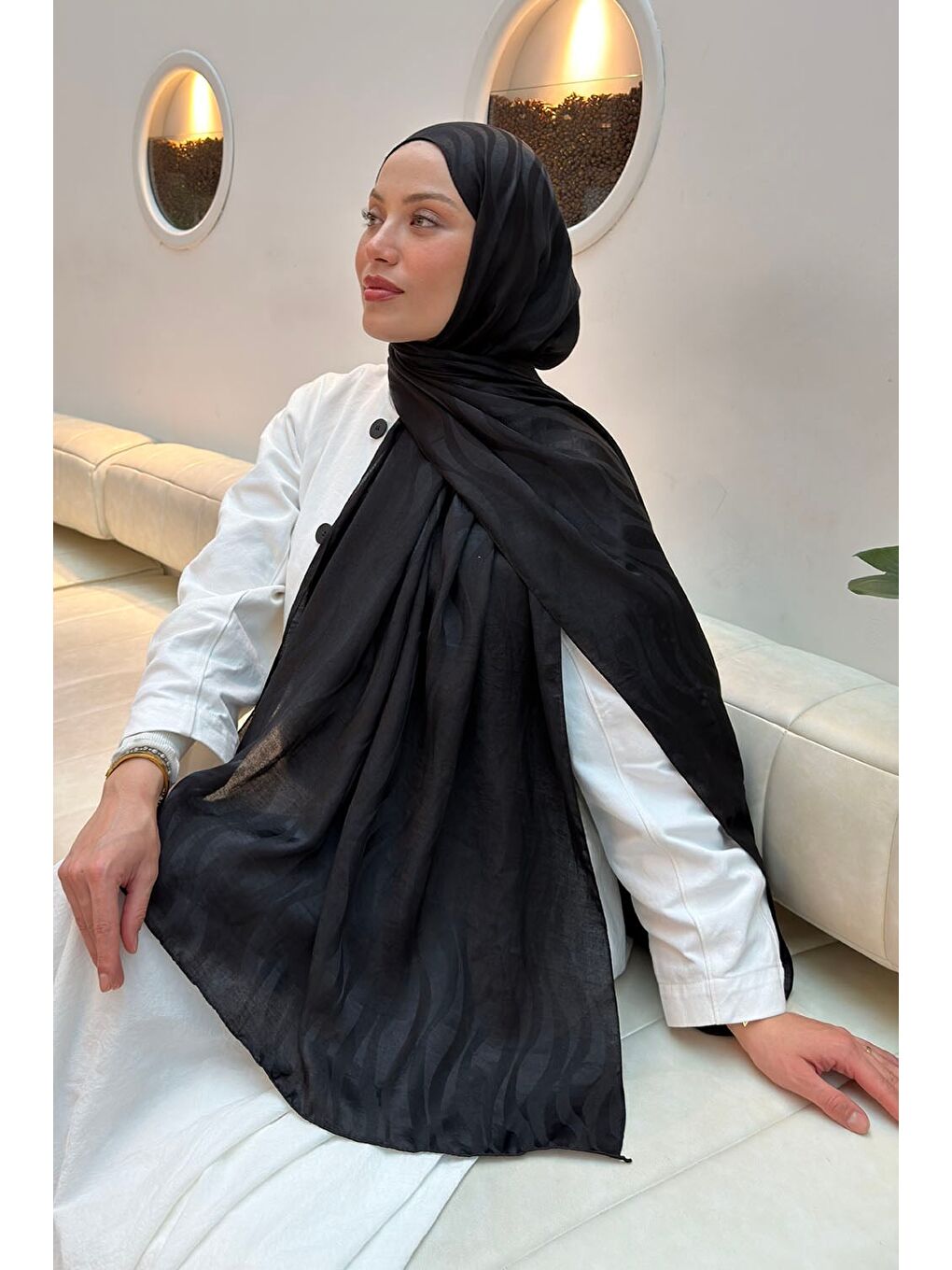 Shine Desen Ayrobin Floş Jakar Şal Siyah-2