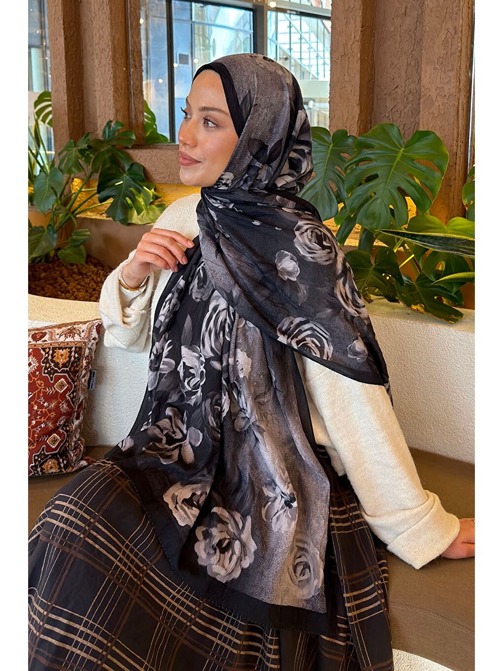 Çiçek Desen Bambu Şal Siyah-2