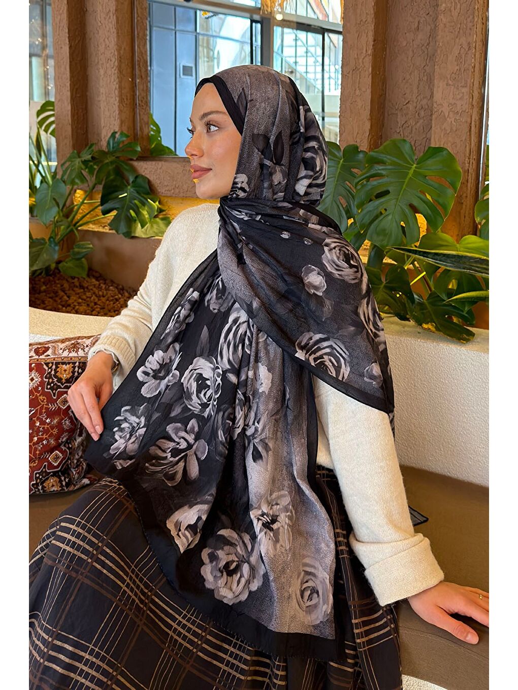Çiçek Desen Bambu Şal Siyah-3