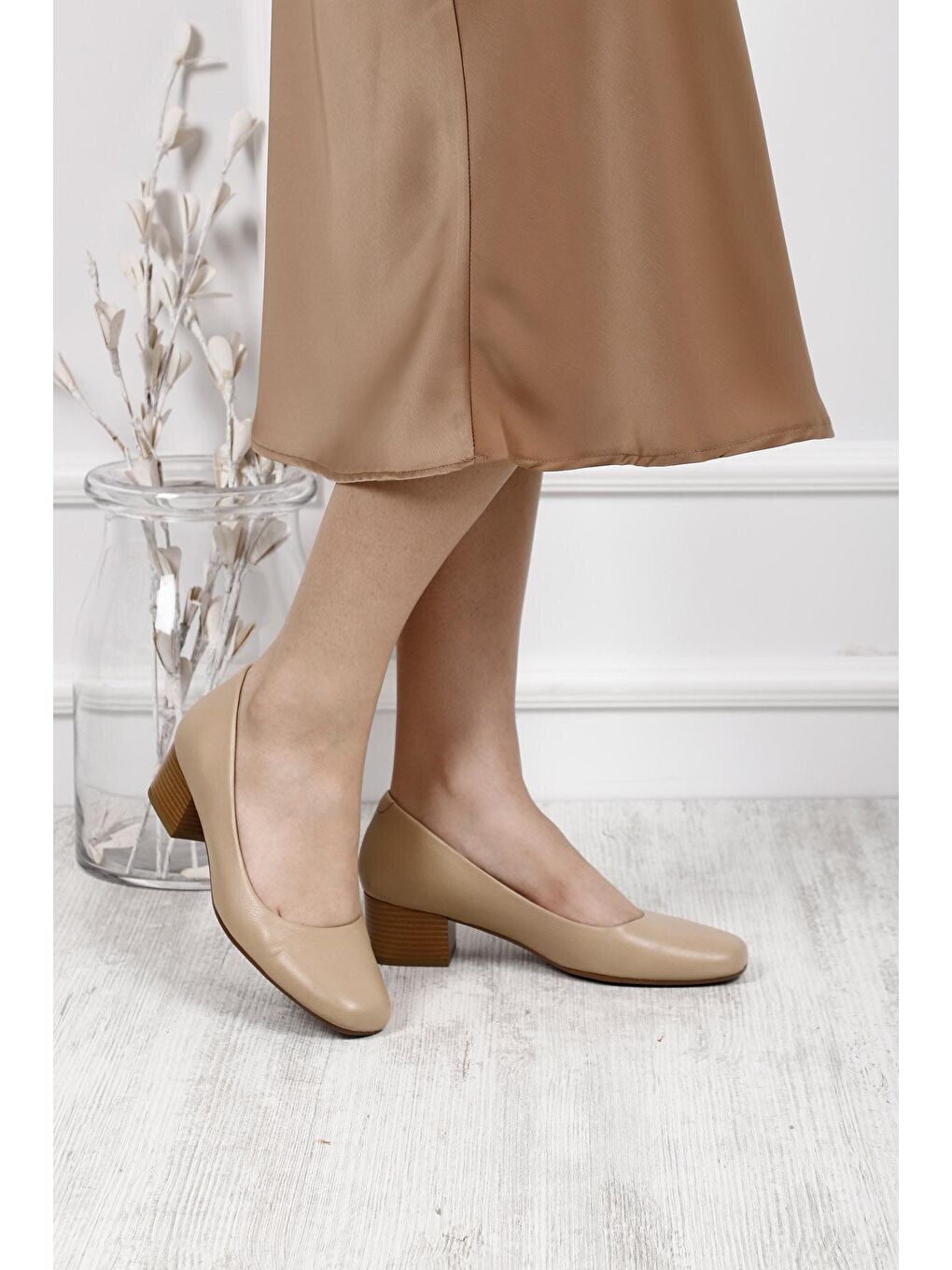 Bej NUDE  Hakiki Deri Yuvarlak Burun Kısa Kalın Topuklu Kadın Ayakkabı 24100