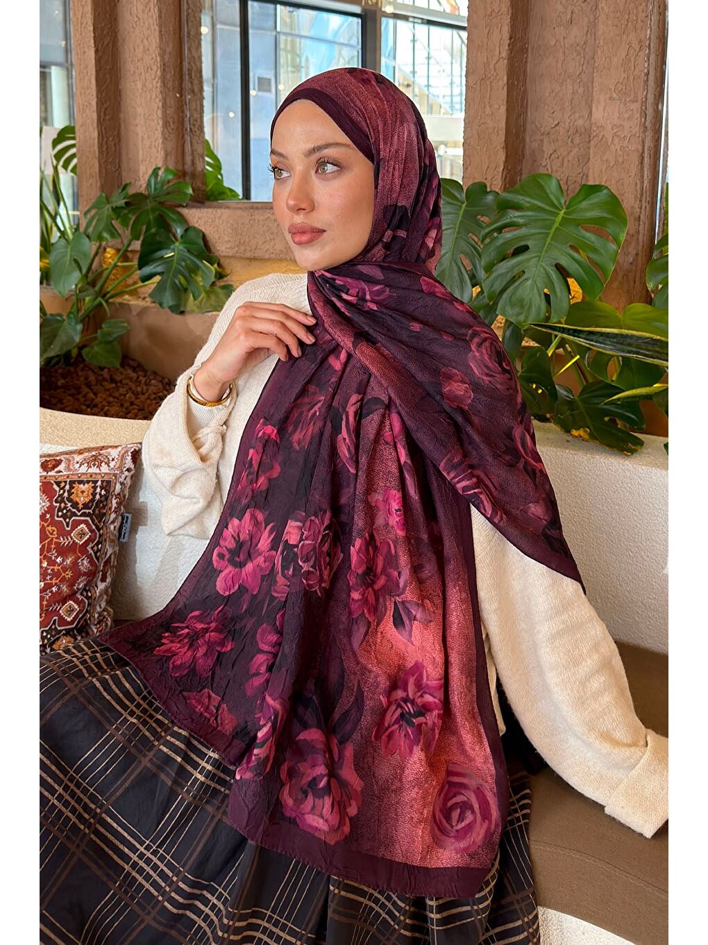 Kırmızı Çiçek Desen Bambu Şal Vişne-2