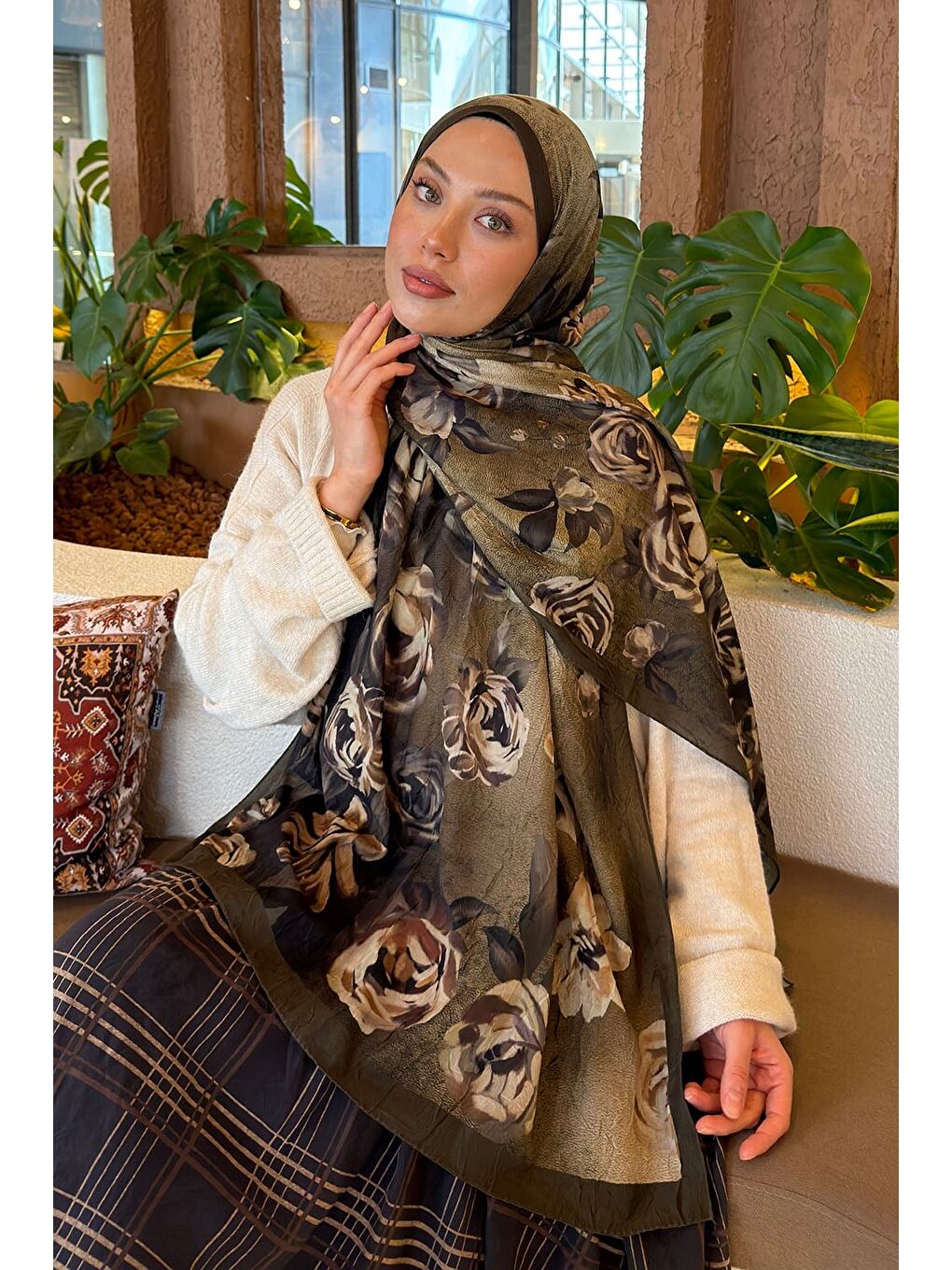 Çiçek Desen Bambu Şal Haki-1