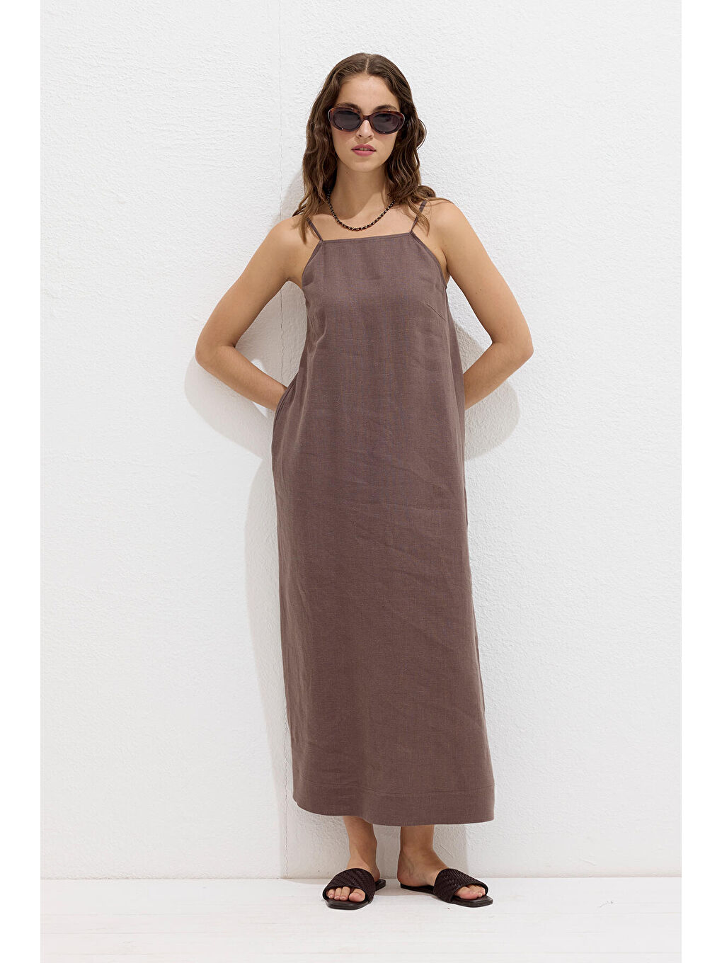 Kahverengi Keten Askılı Elbise Tozlu Kahve-1