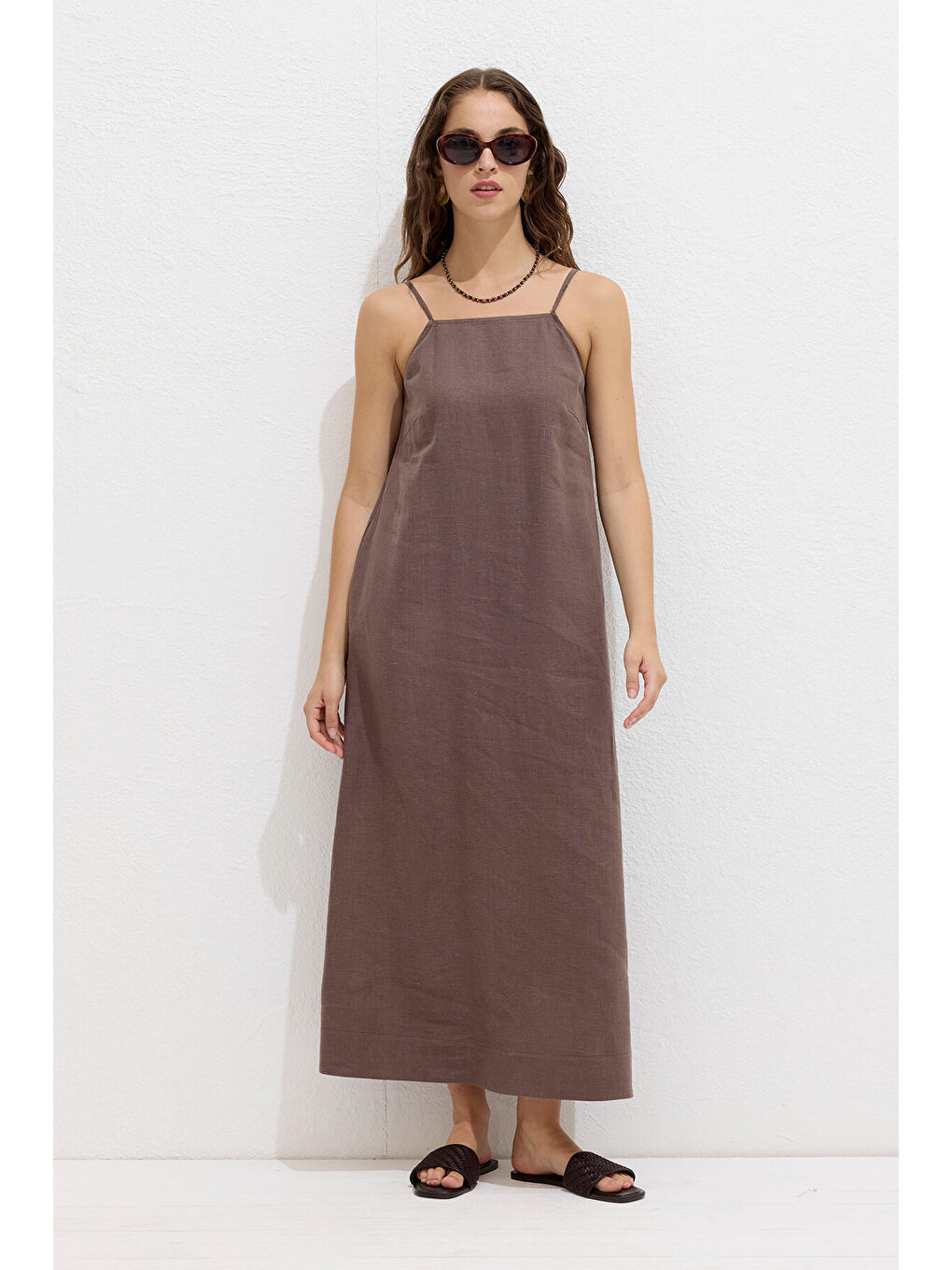 Kahverengi Keten Askılı Elbise Tozlu Kahve-3