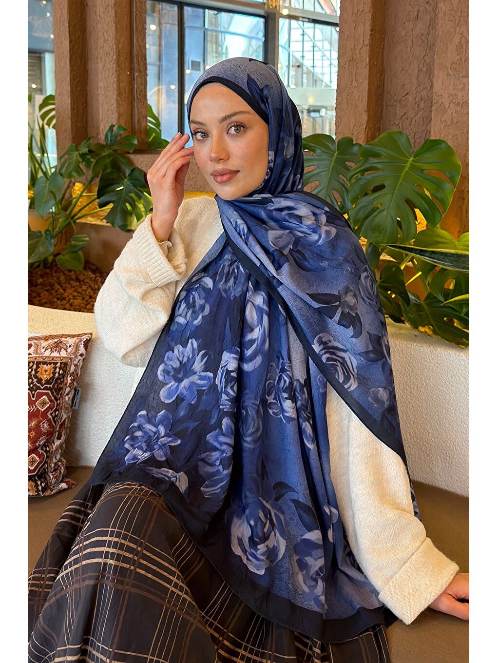 Çiçek Desen Bambu Şal Lacivert-1