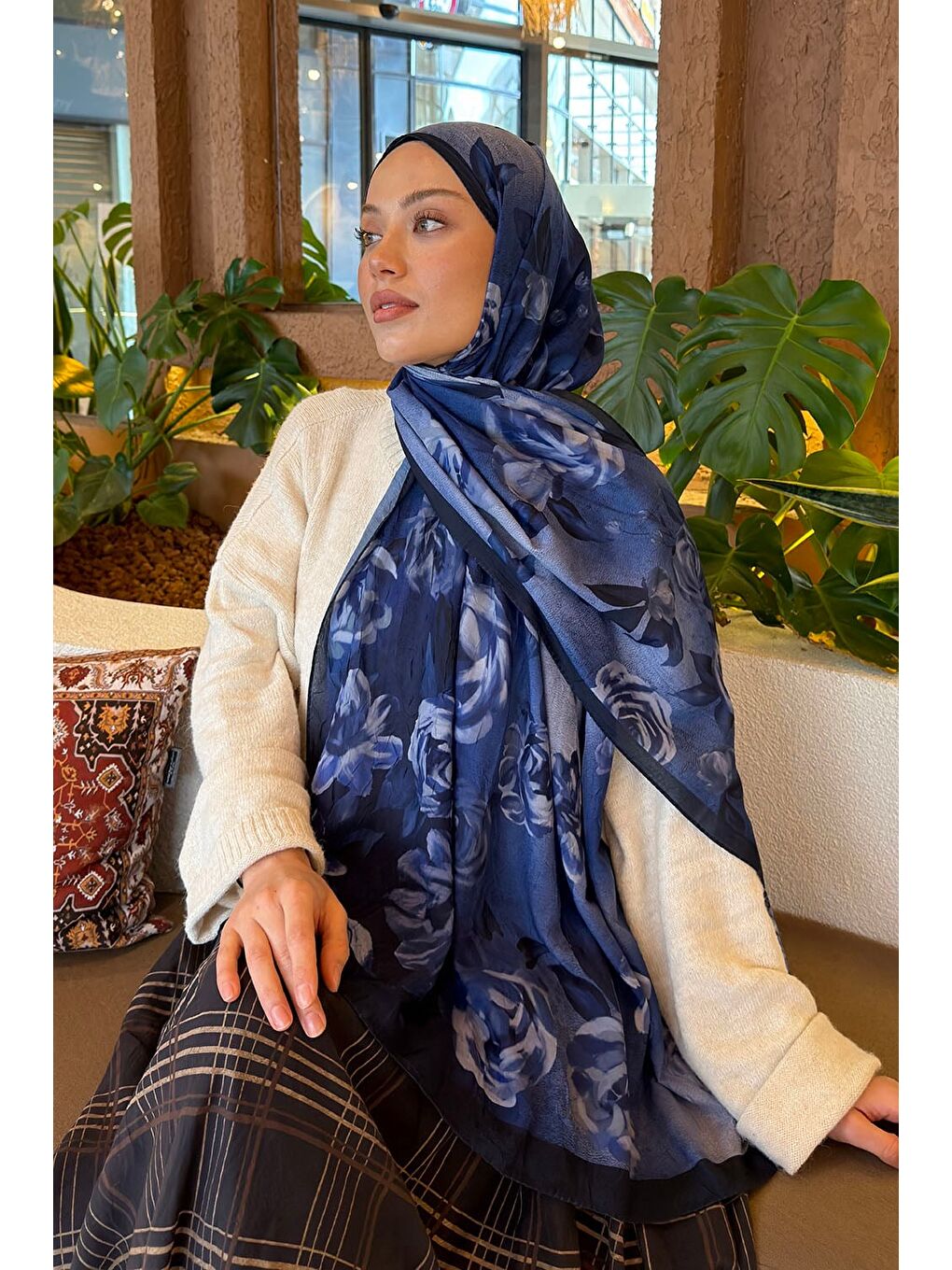 Çiçek Desen Bambu Şal Lacivert-2