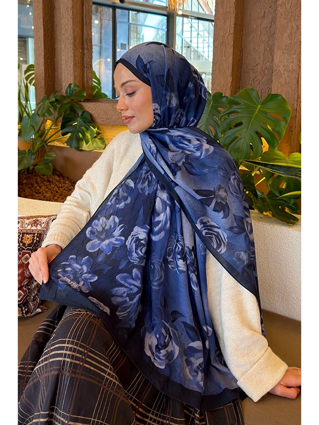 Çiçek Desen Bambu Şal Lacivert-3