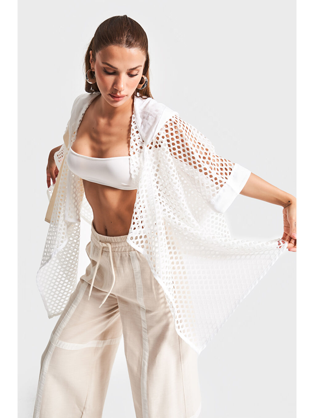 Kadın Ekru Renk Kumaş Özellikli Kapüşonlu Tasarım Pareo Yelek-4