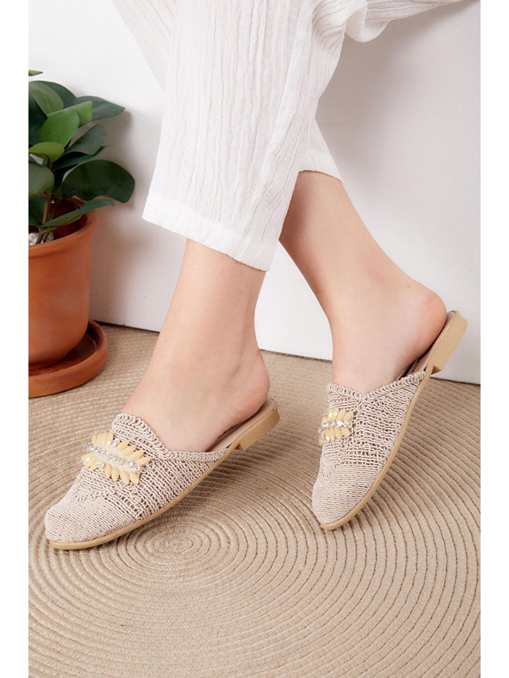Kadın Bej Taşlı Hasır Terlik - 25532-1