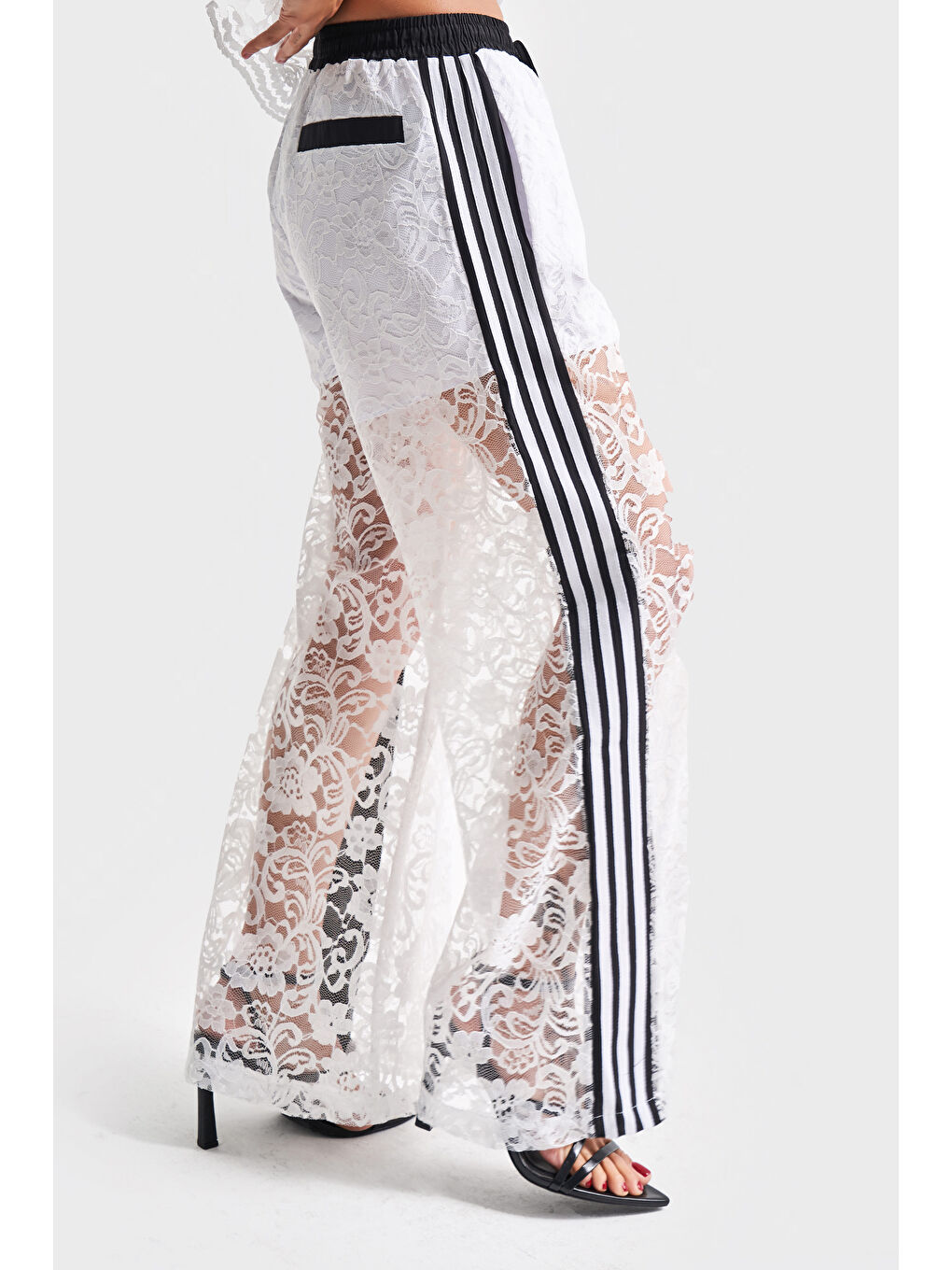 Kadın Ekru Renk Şerit Detaylı Dantelli Bol Kesim Beli Lastikli Tasarım Pantolon-2