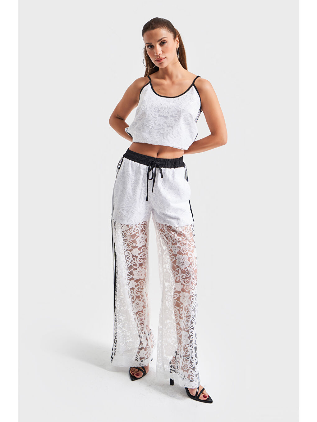 Kadın Ekru Renk Şerit Detaylı Dantelli Bol Kesim Beli Lastikli Tasarım Pantolon-4