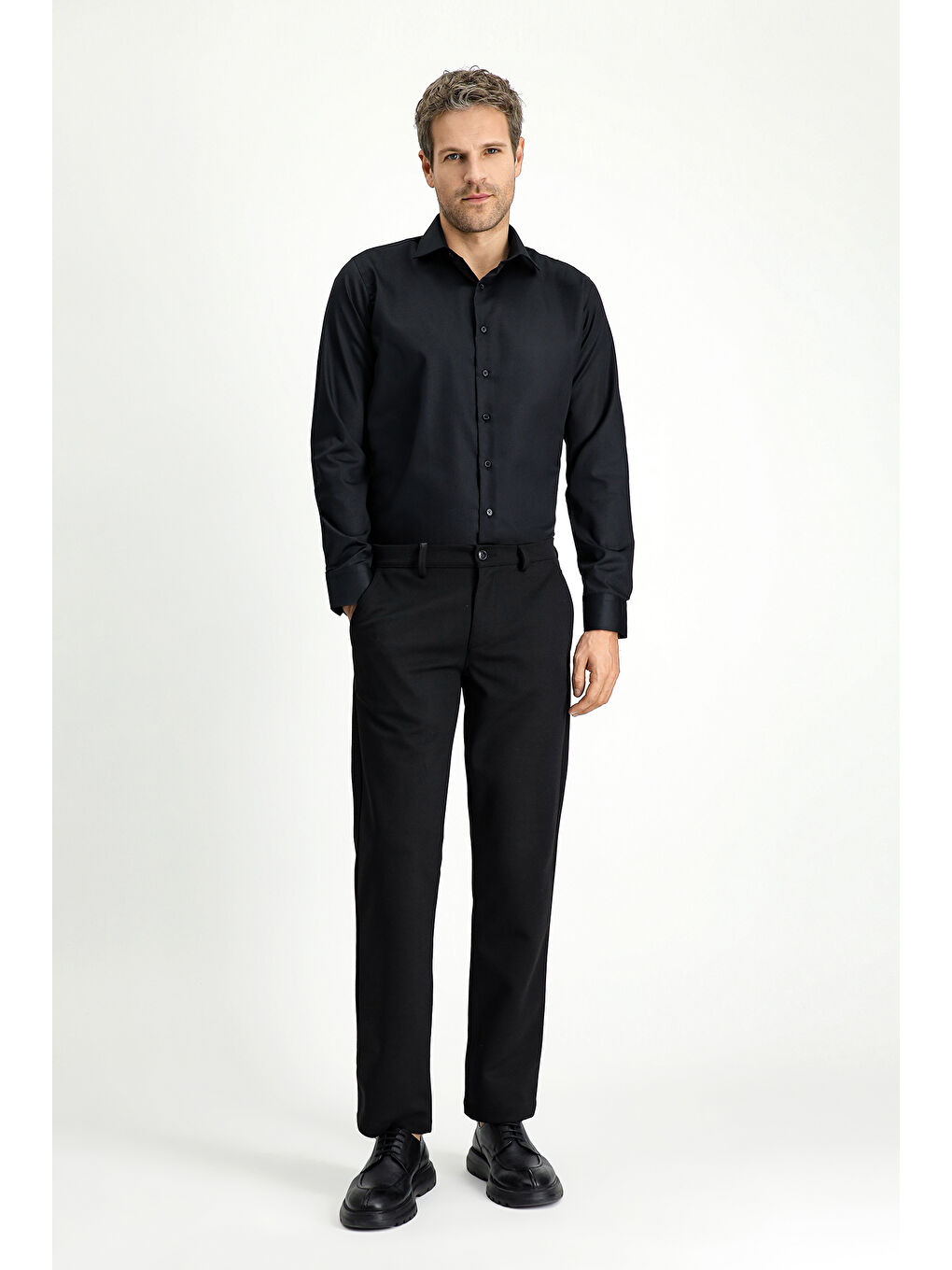 Siyah Uzun Kol Slim Fit Dar Kesim Klasik Non Iron Pamuklu Gömlek-1