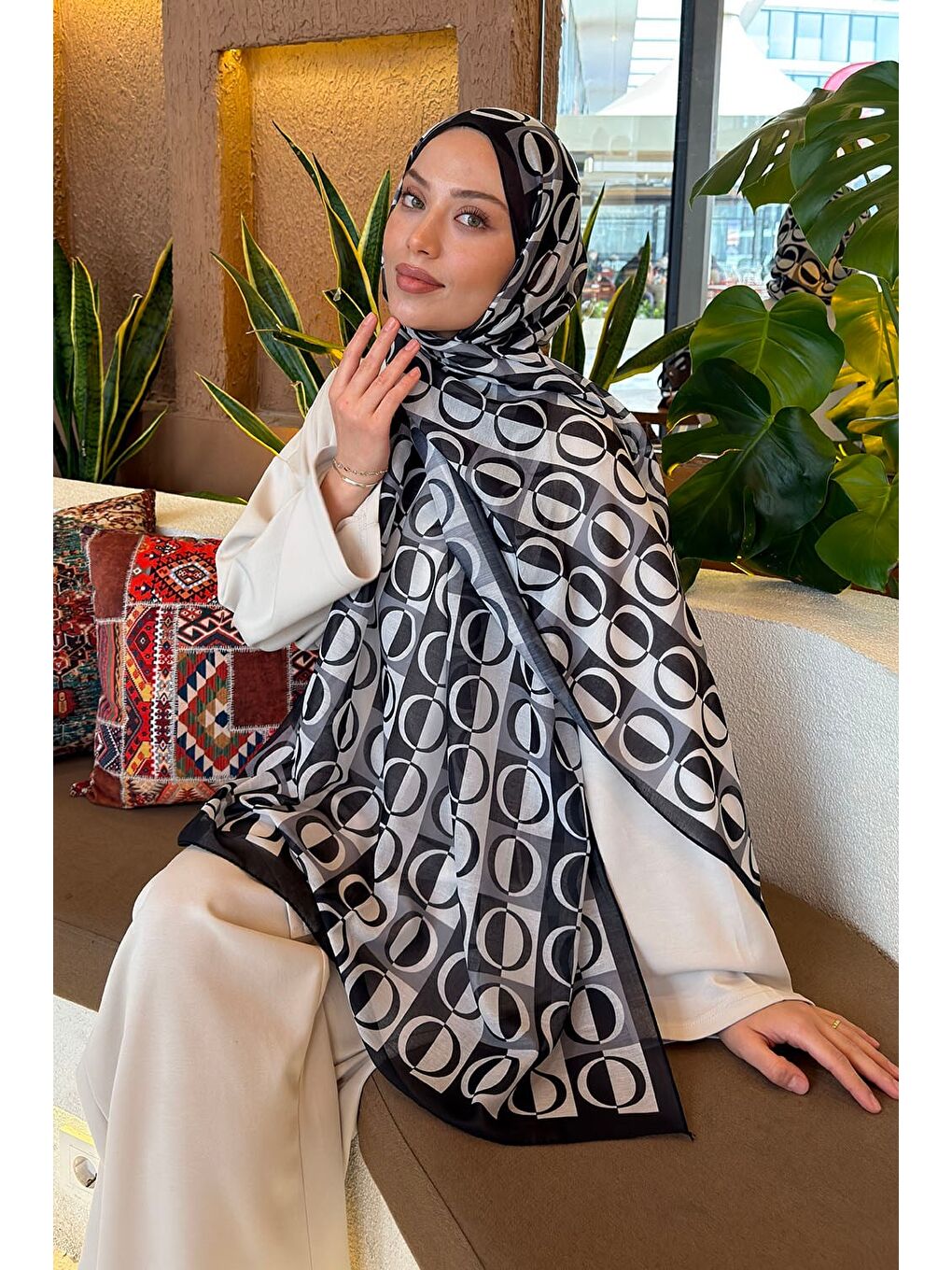 Halka Desen Ferah Şal Siyah-1