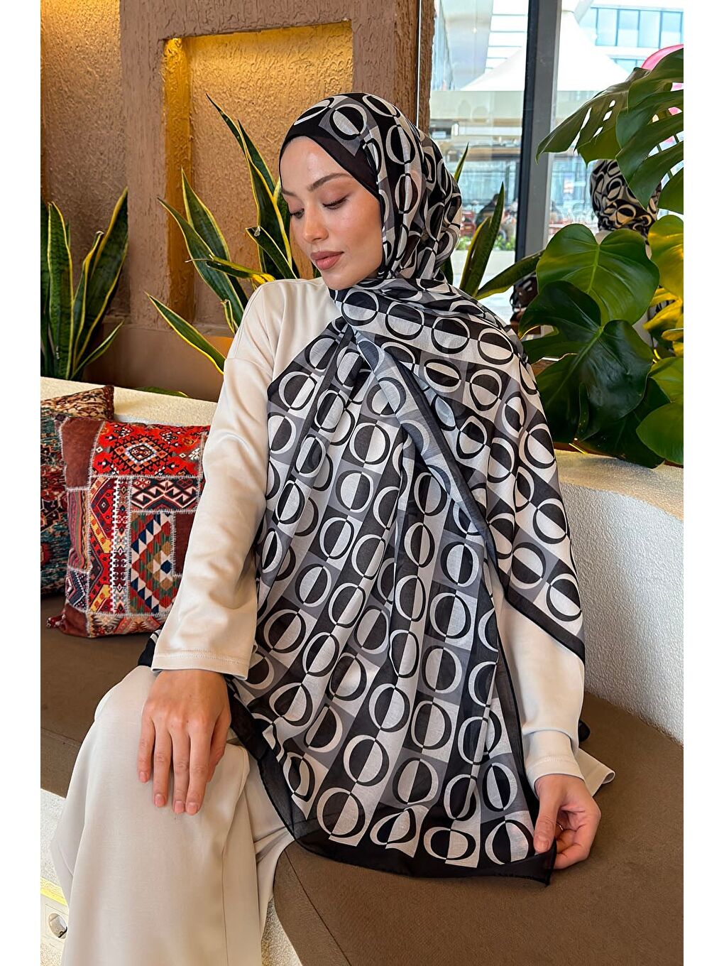 Halka Desen Ferah Şal Siyah-2