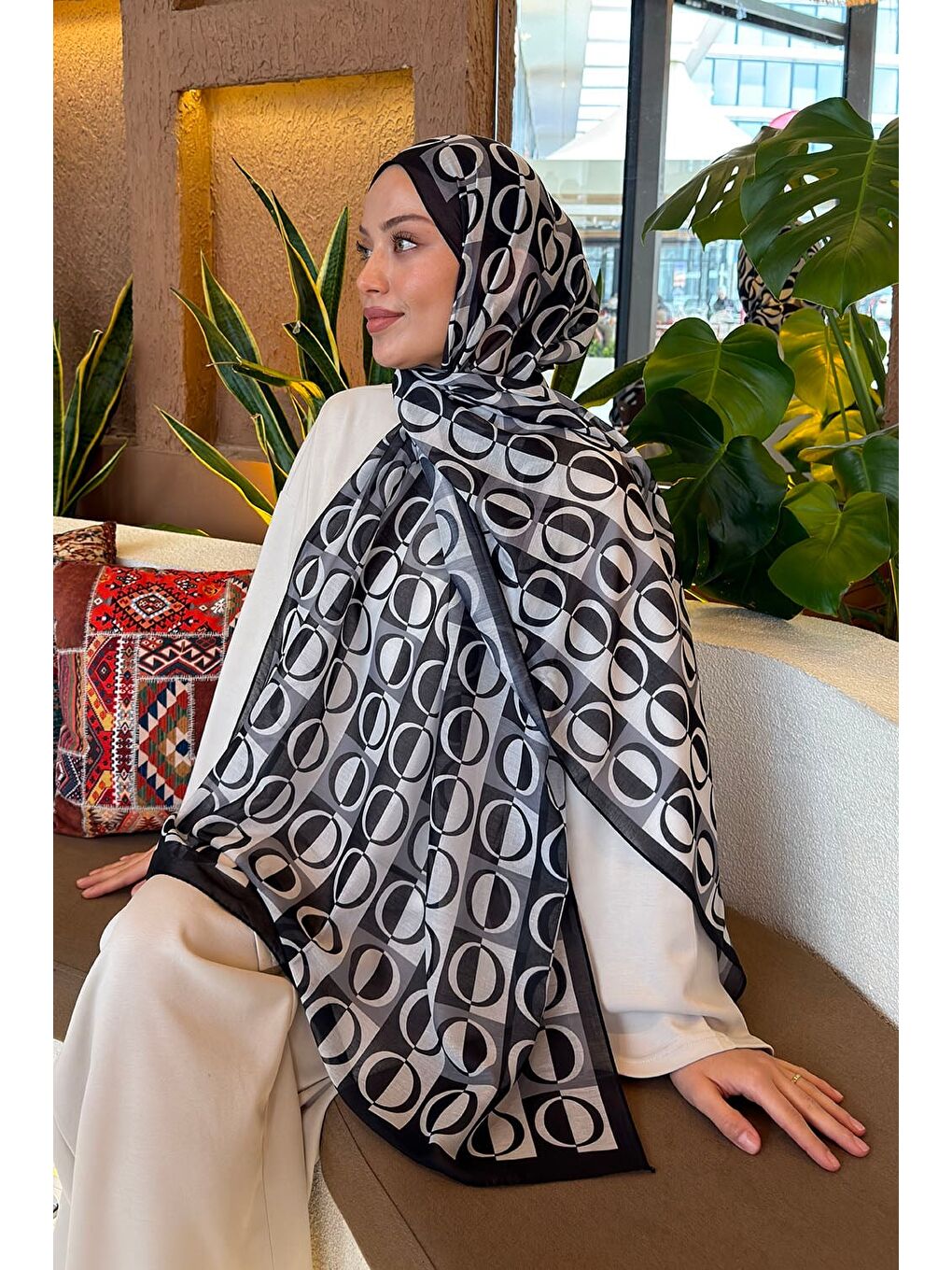 Halka Desen Ferah Şal Siyah-3