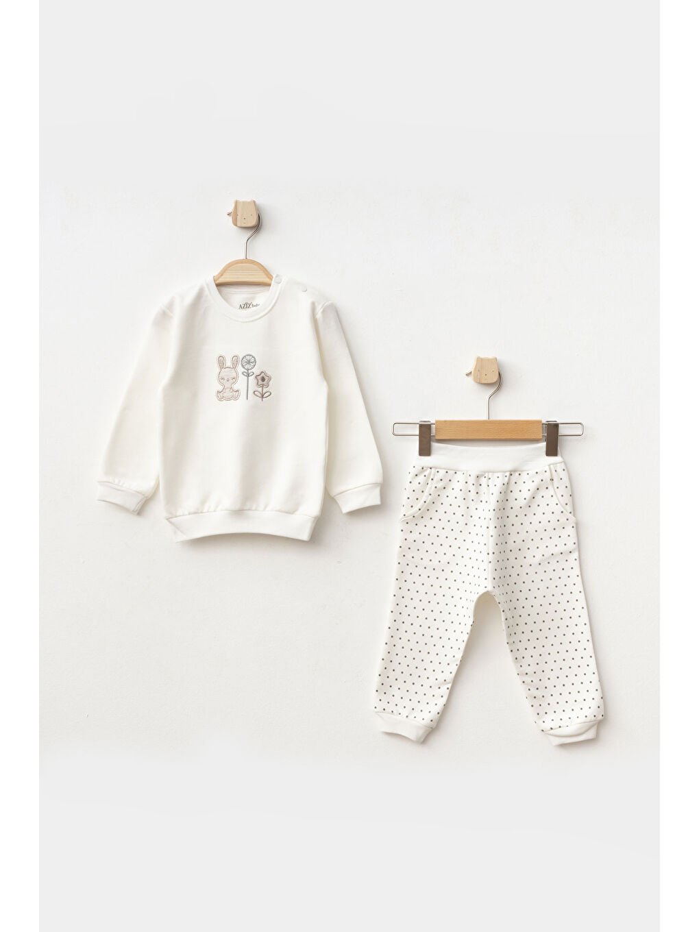 Ekru Erkek Bebek Tavşan Nakışlı Sweatshirt Pantolon 2 'li Alt Üst Bebek Takımı 3 Ay - 18 Ay