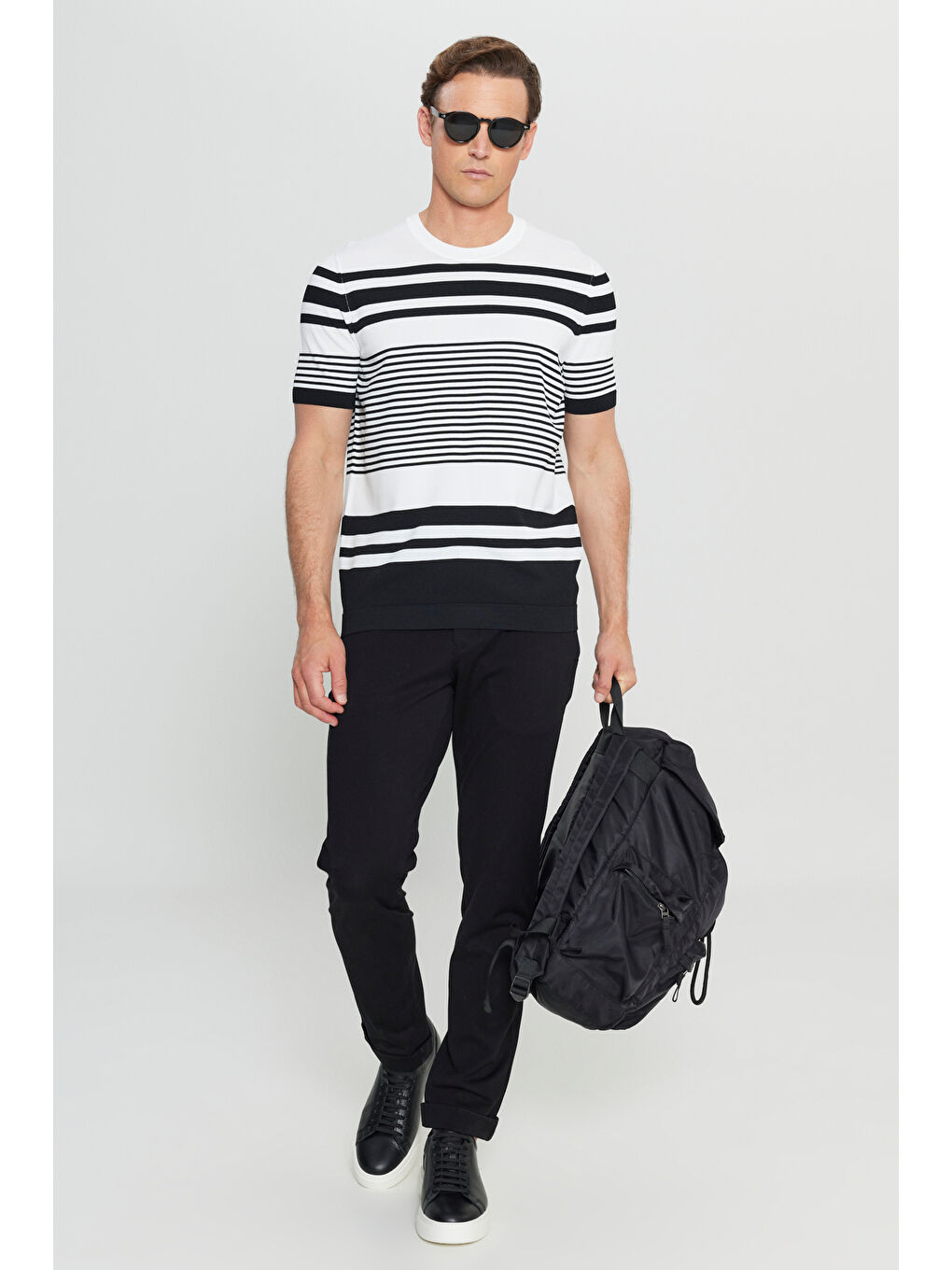 Erkek Beyaz-Siyah Standart Fit Normal Kesim Bisiklet Yaka Triko Tişört-1