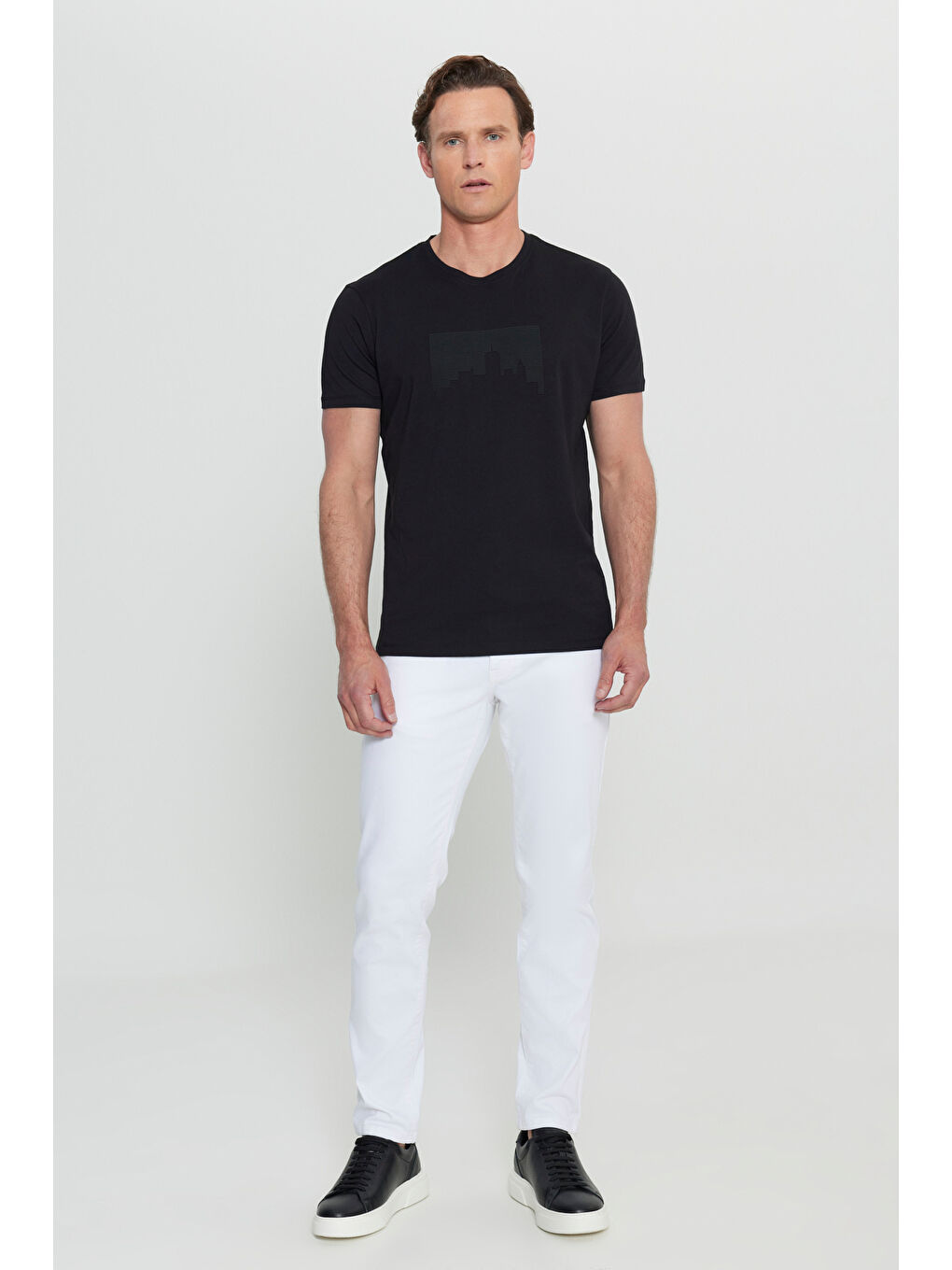 Erkek Siyah Pamuklu Slim Fit Dar Kesim Bisiklet Yaka Baskılı Esnek Tişört-1