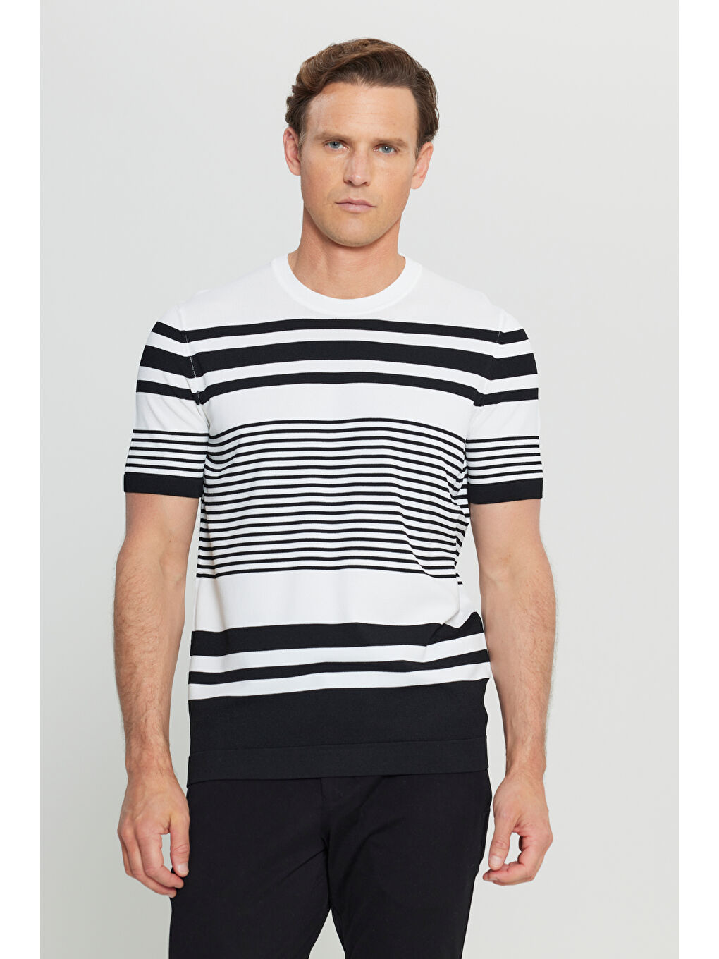 Erkek Beyaz-Siyah Standart Fit Normal Kesim Bisiklet Yaka Triko Tişört-2