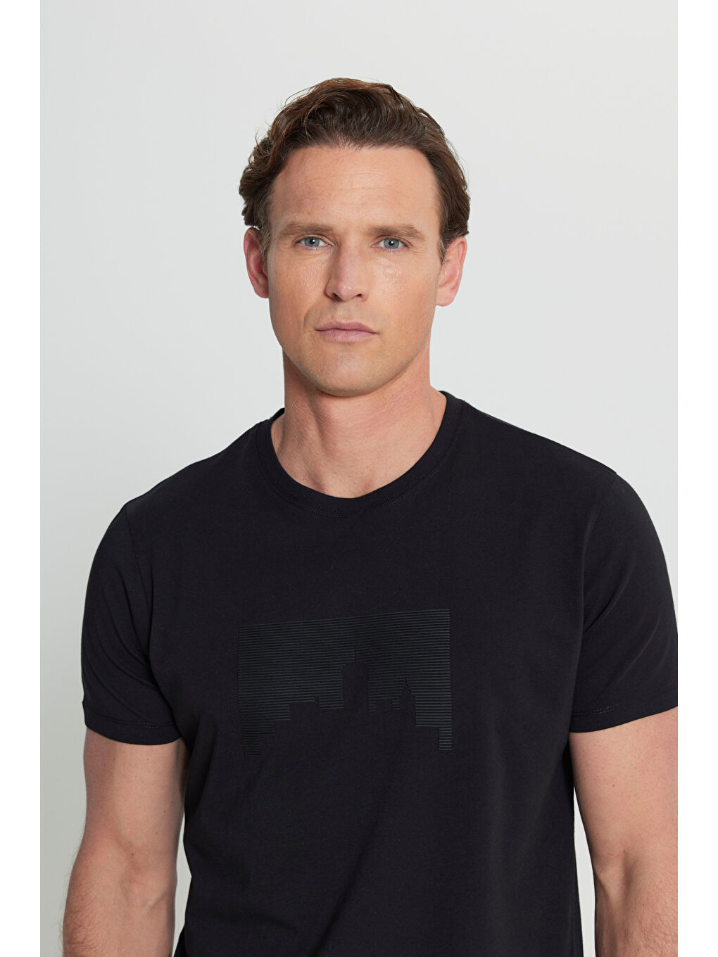 Erkek Siyah Pamuklu Slim Fit Dar Kesim Bisiklet Yaka Baskılı Esnek Tişört-3