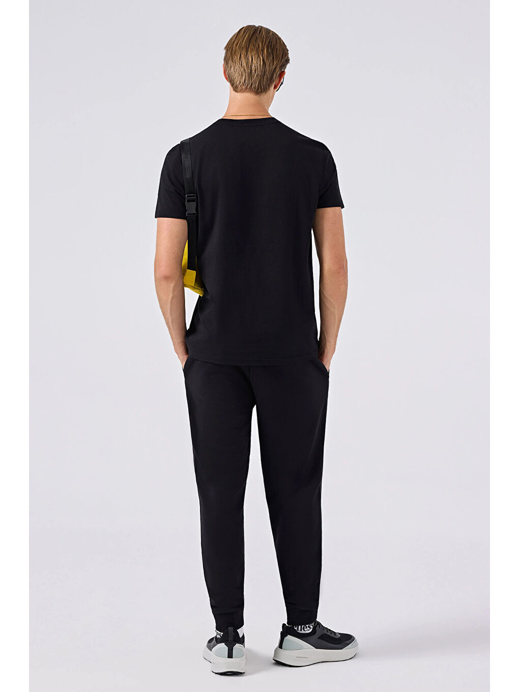 Siyah Logolu % 100 Pamuk Regular Fit Bisiklet Yaka T Shirt 6SM5017-BK-3