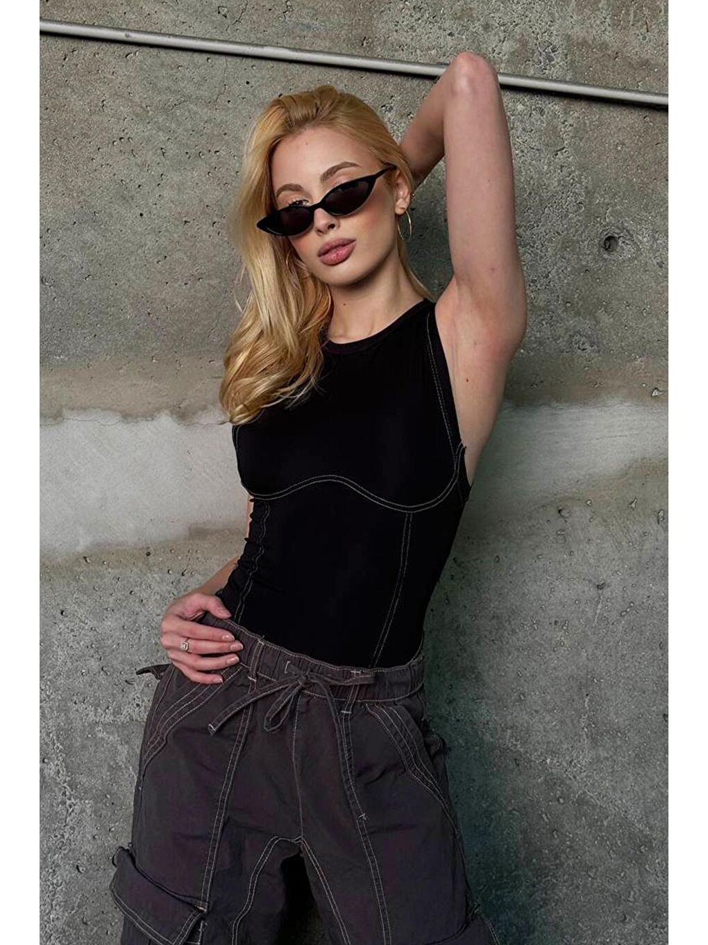 Siyah Ters Dikiş Detaylı Bisiklet Yaka Zıbın Bluz-1