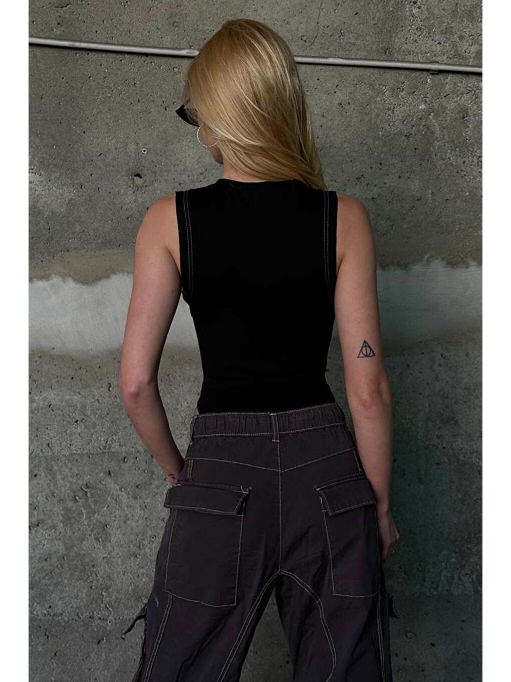 Siyah Ters Dikiş Detaylı Bisiklet Yaka Zıbın Bluz-2