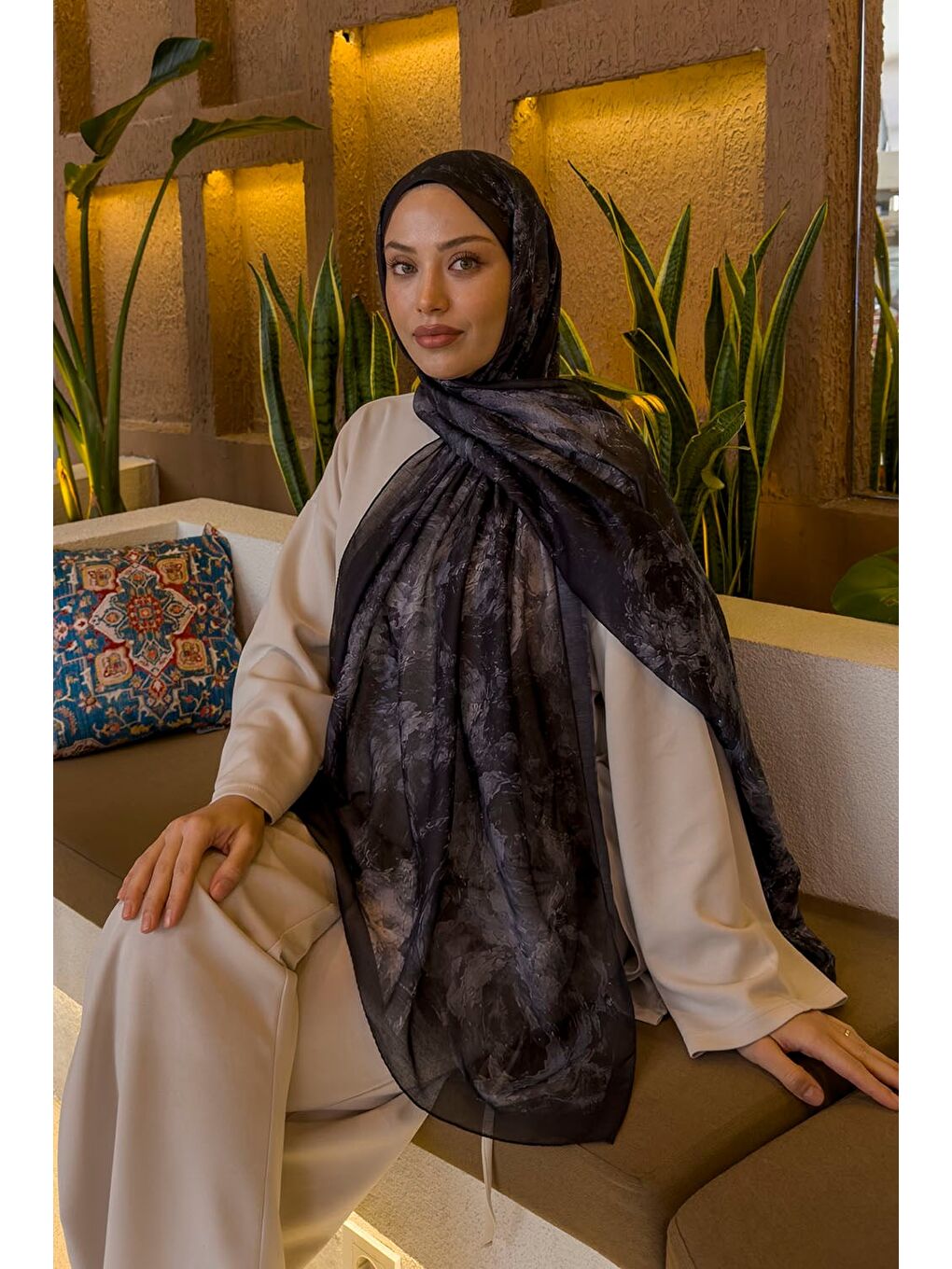 Gül Çiçek Desen Ferah Şal Siyah